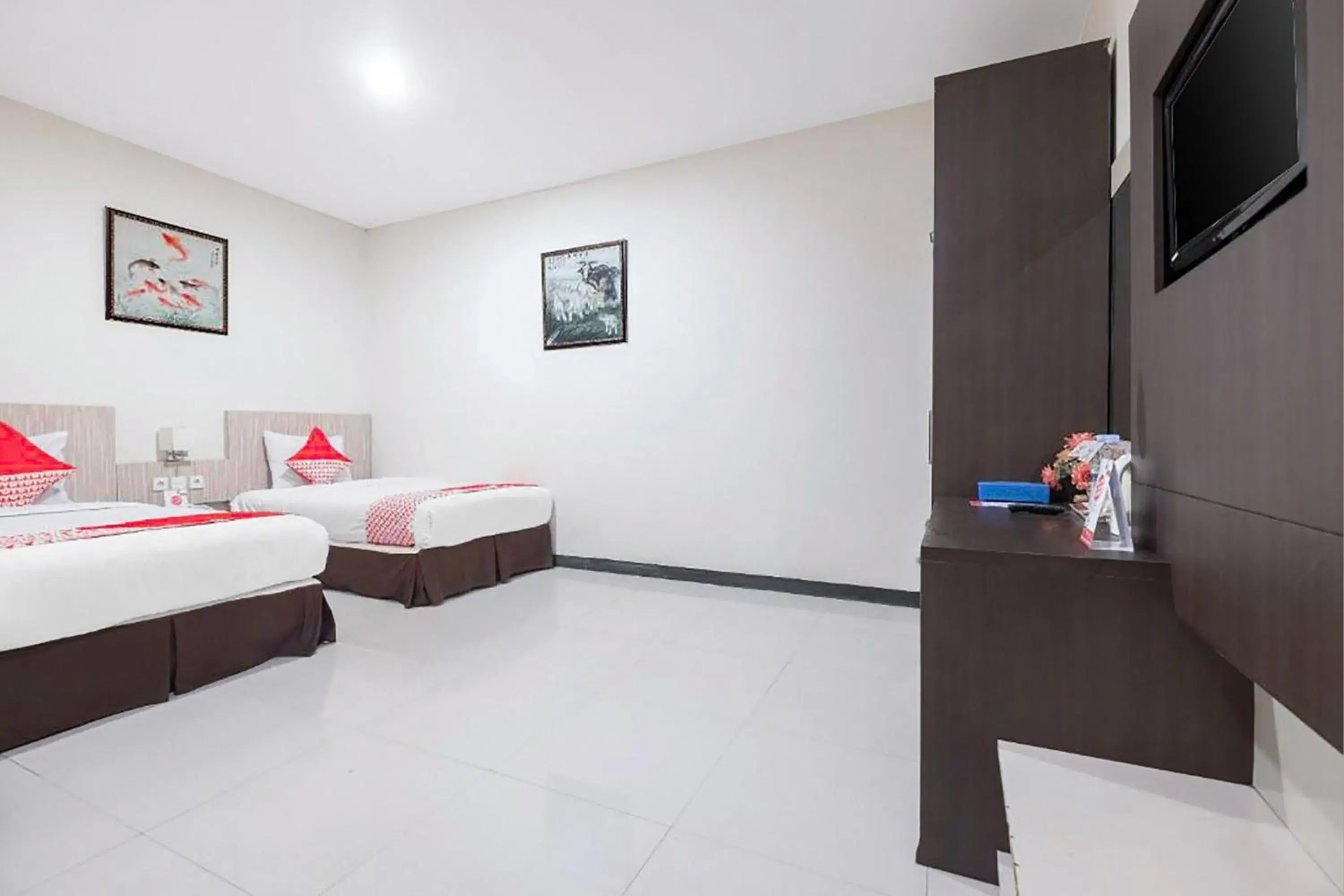 Delxue Twin Room in Hotel O Marina Andalas Delxue Twin Room in Hotel O Marina Andalas