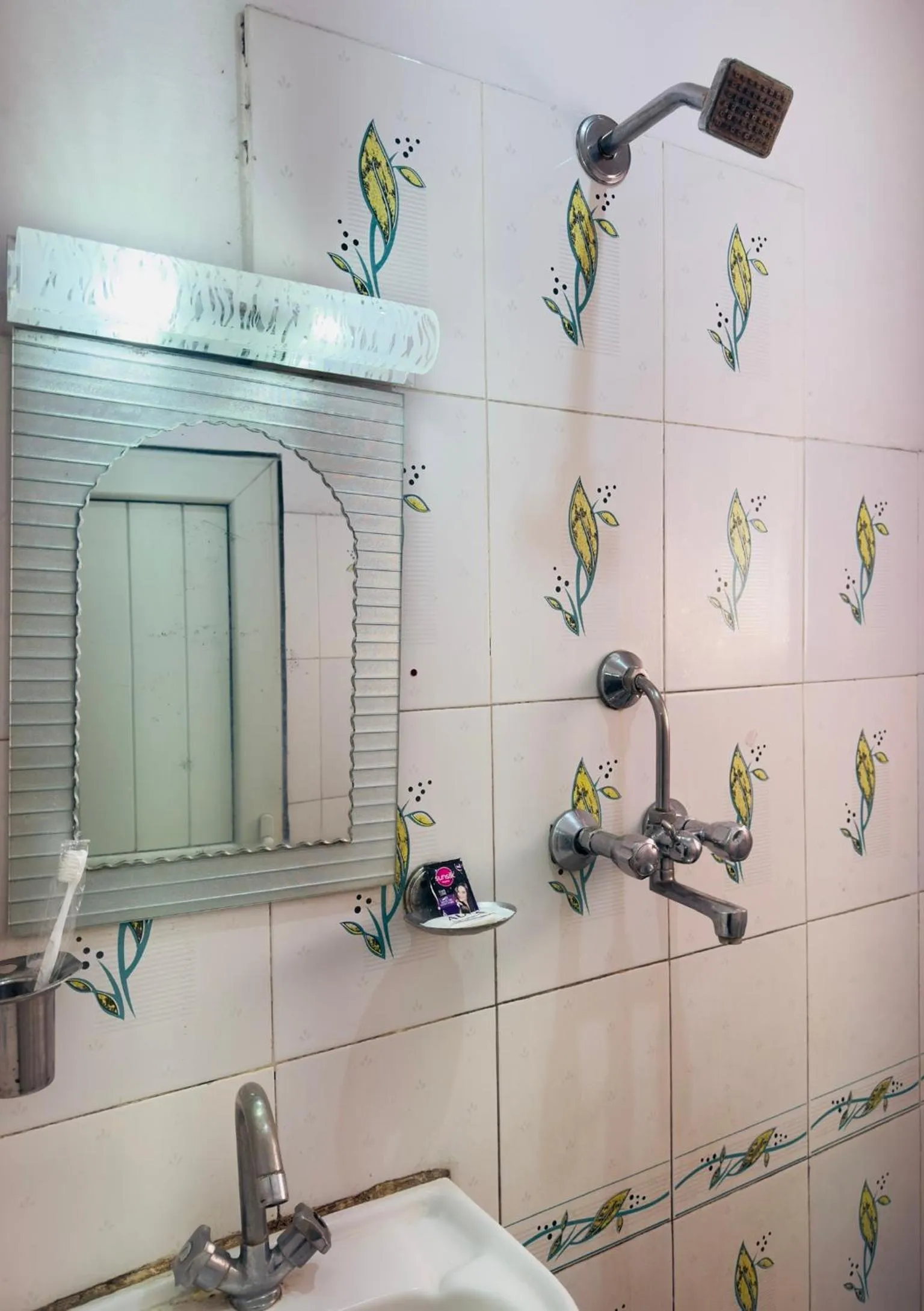 Shower in Om Mandakini Hotel