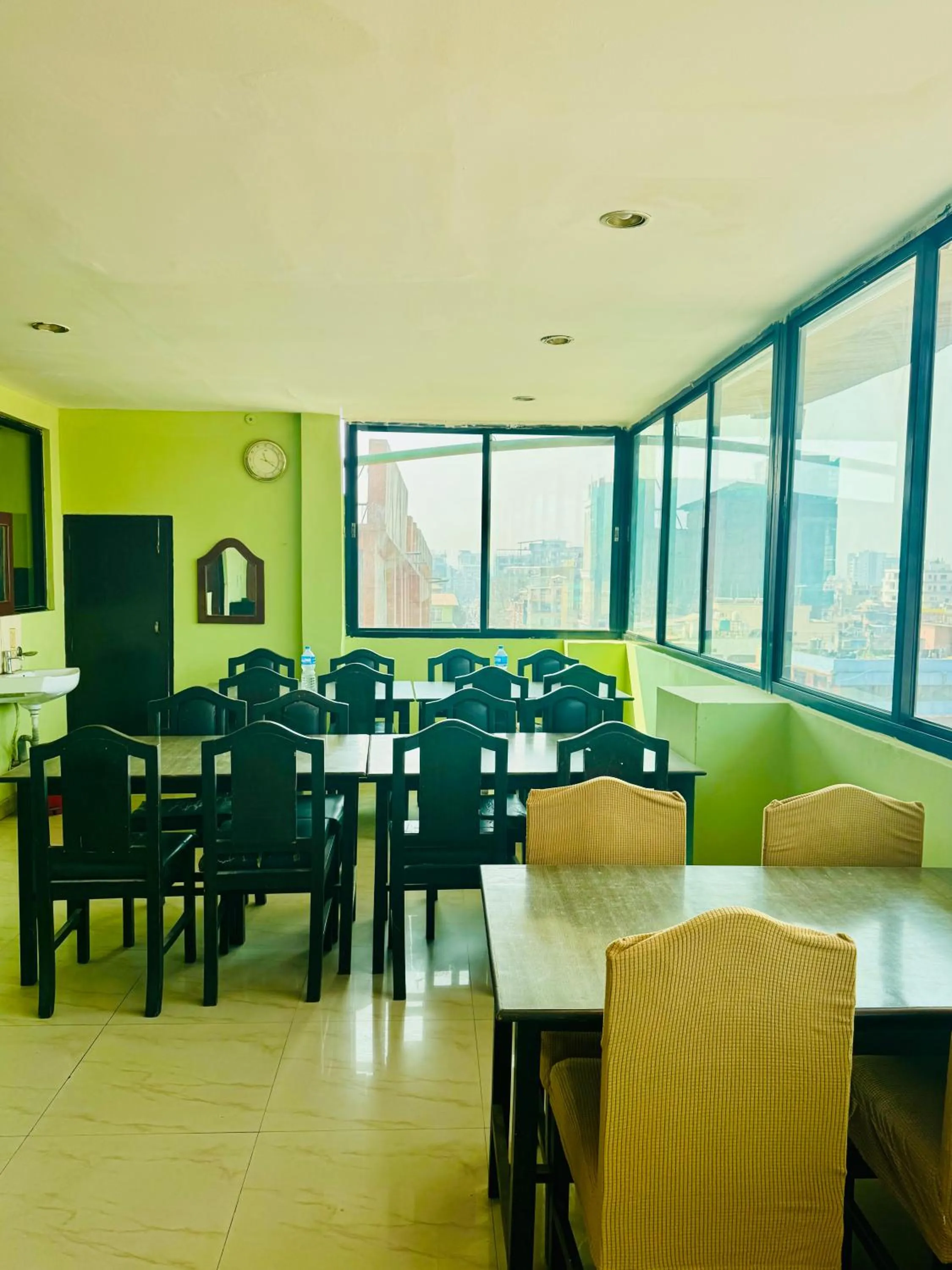 Restaurant/places to eat in Om Mandakini Hotel