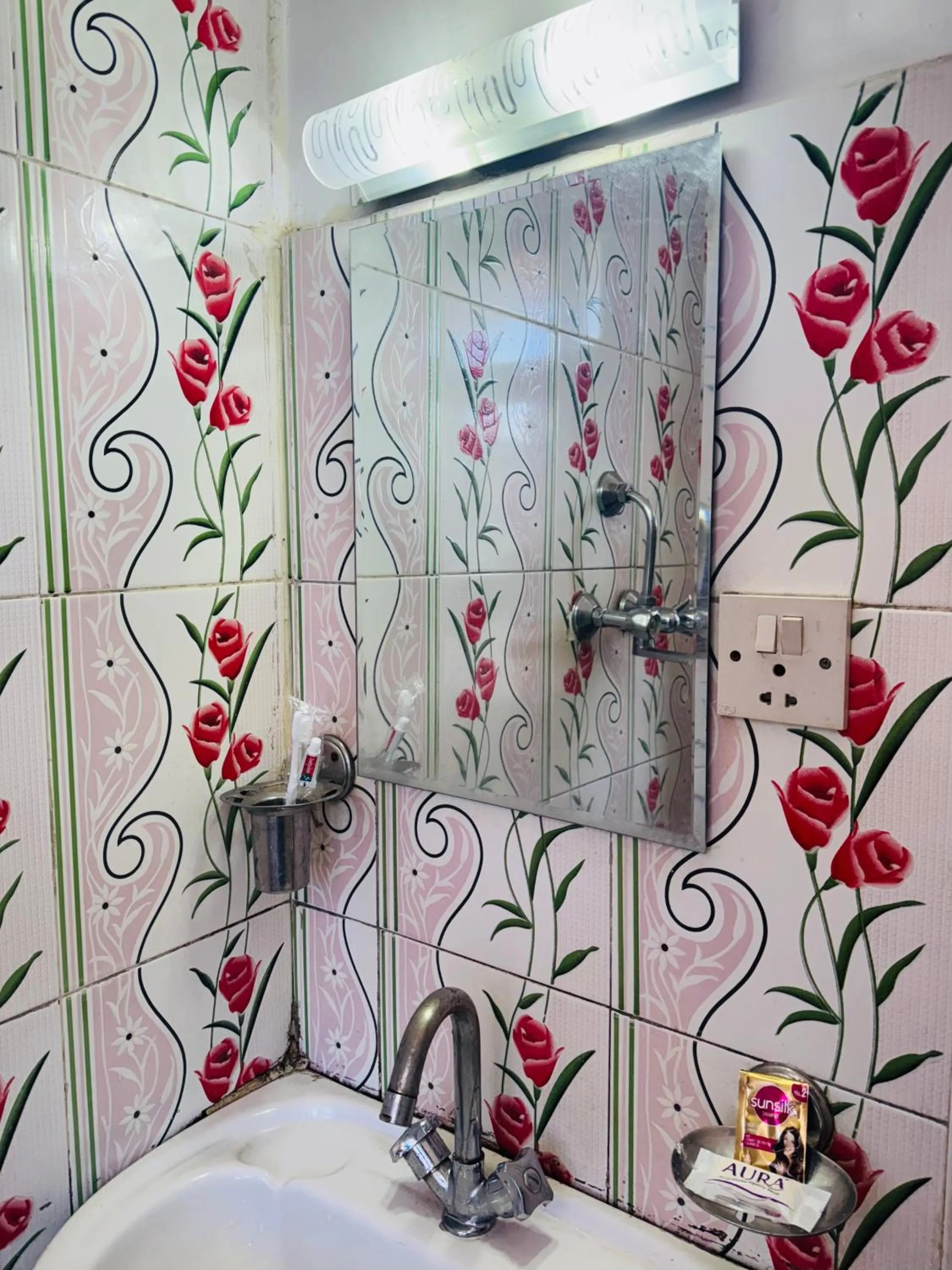 Shower in Om Mandakini Hotel