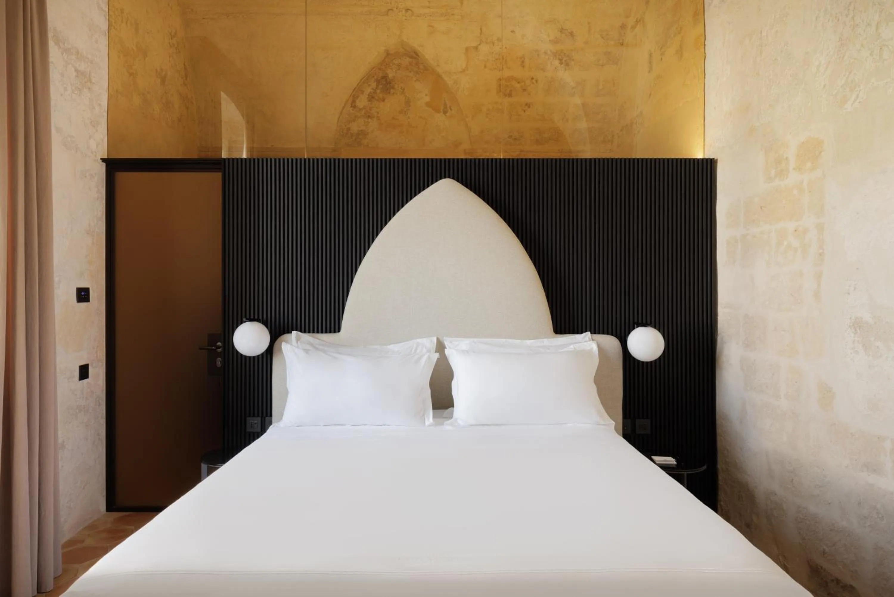 Photo of the whole room, Bed in Vetera Matera