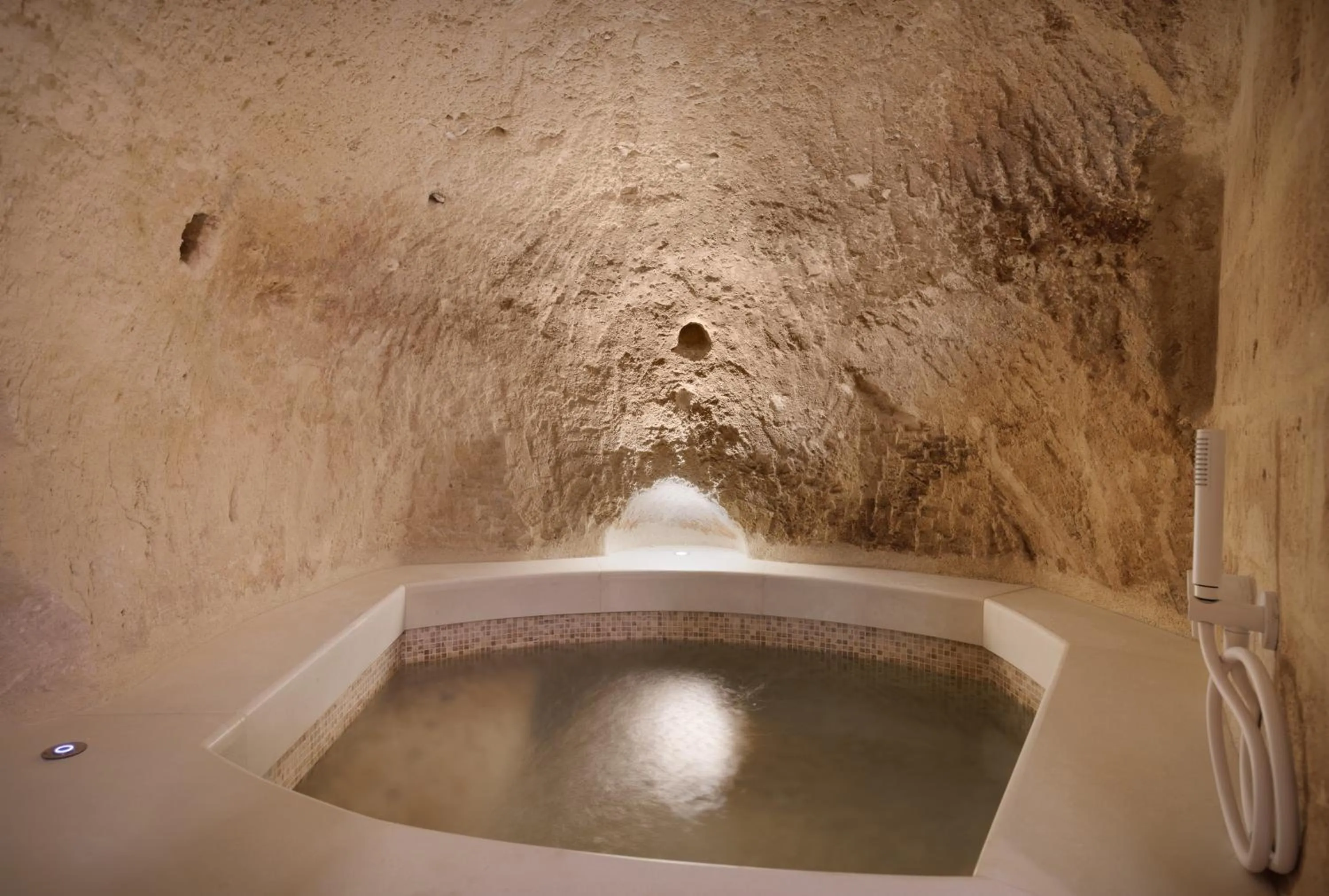 Hot Tub in Vetera Matera