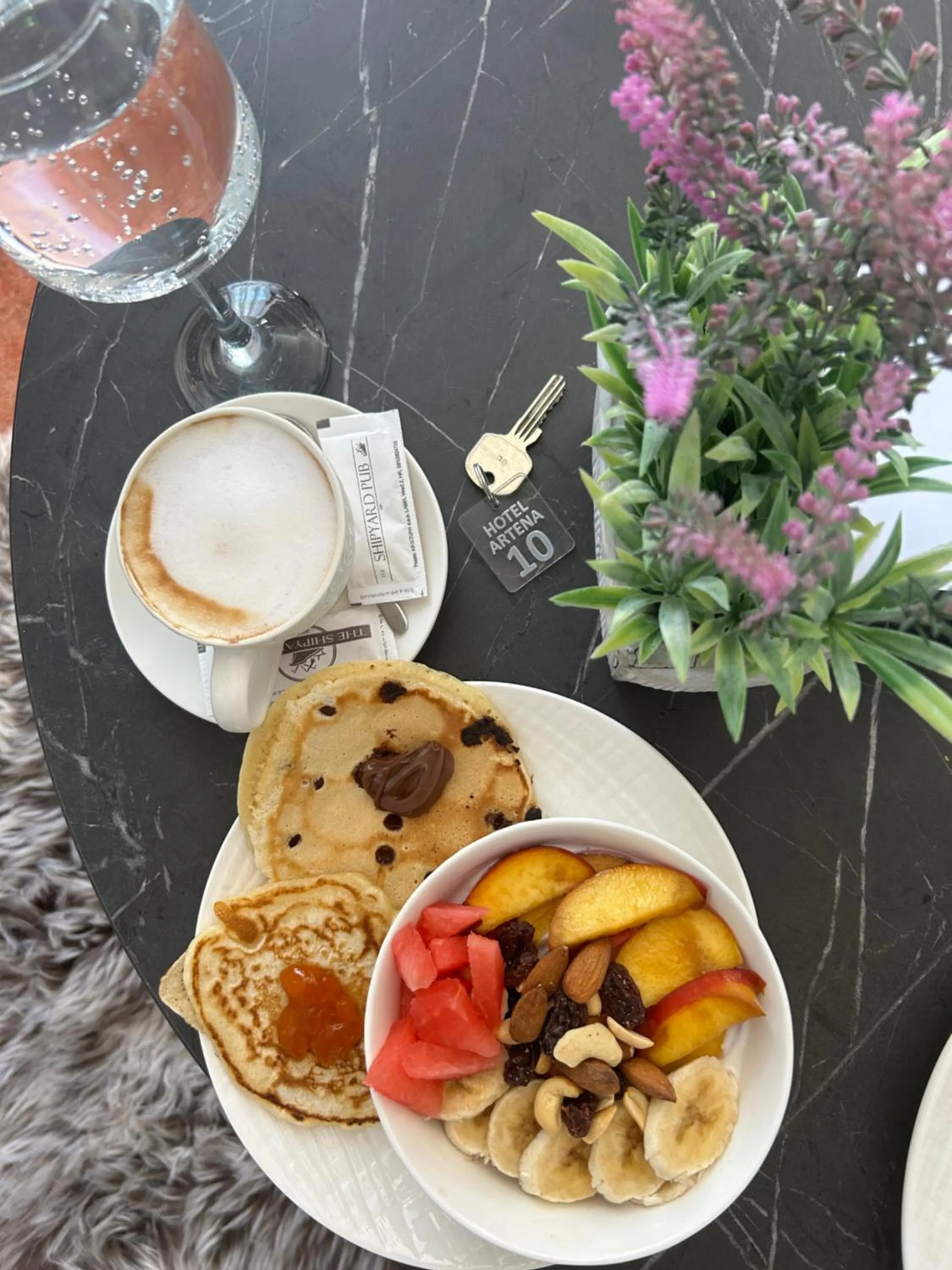 Food and drinks in Artena Hotel