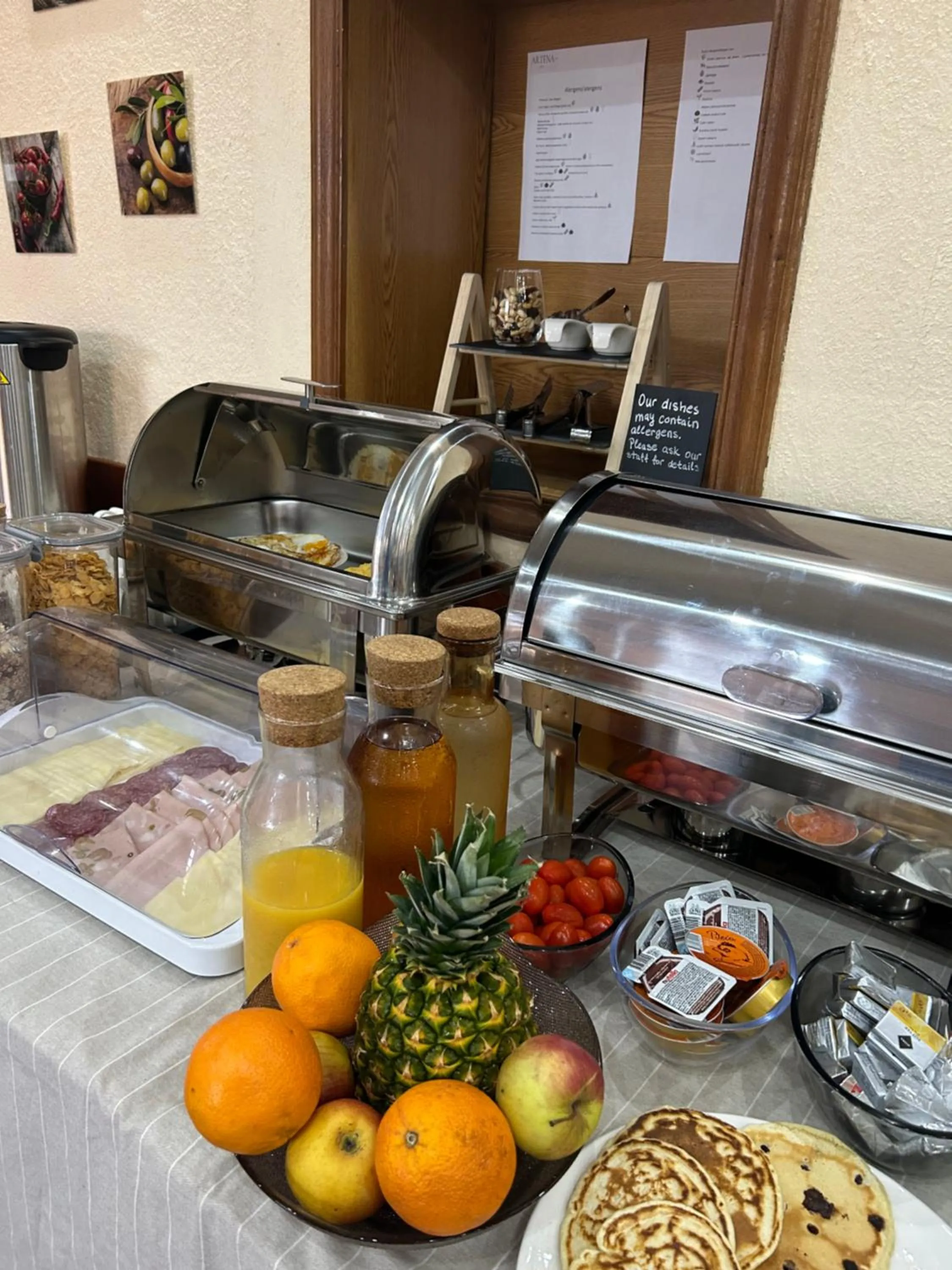 Food and drinks in Artena Hotel