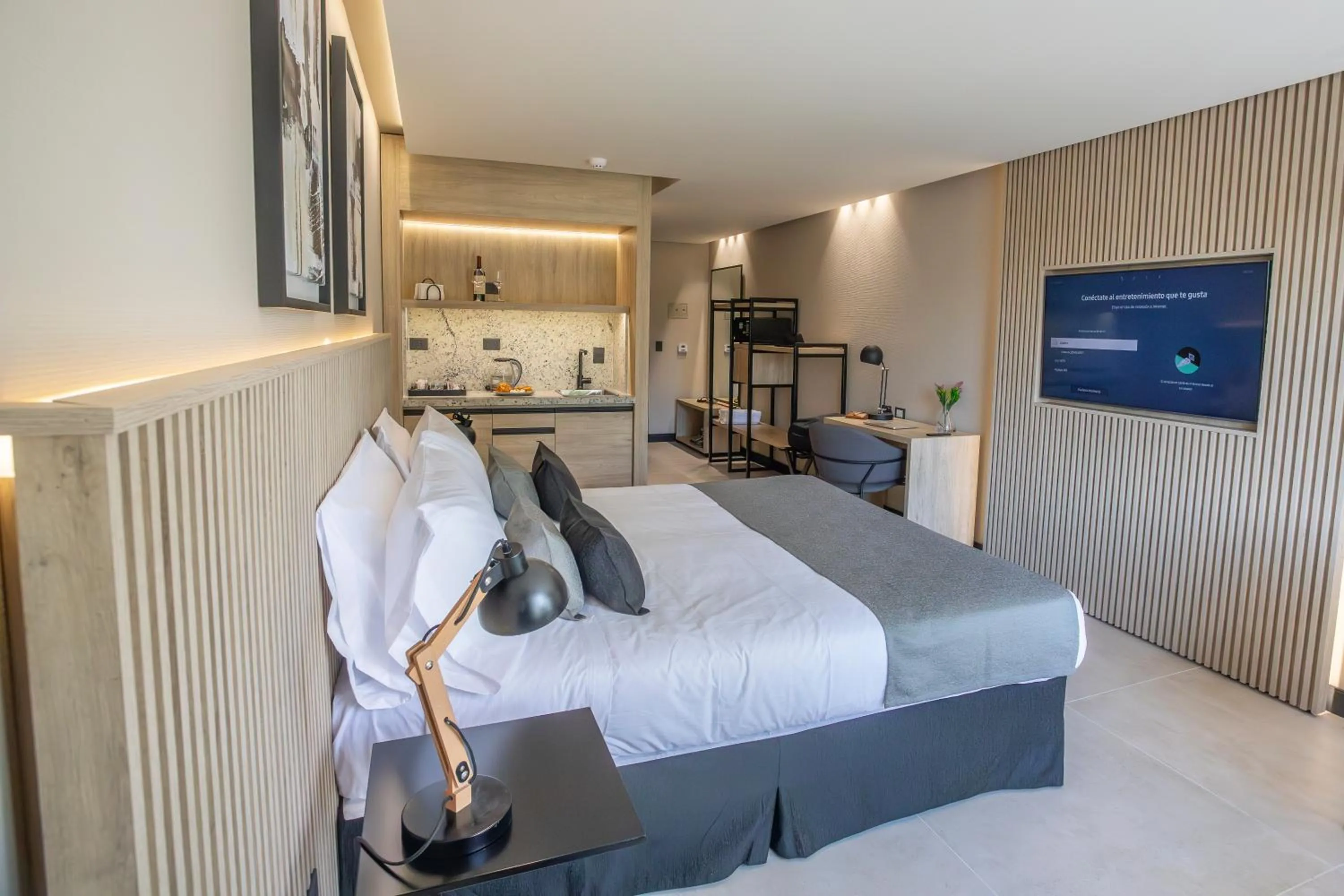 TV and multimedia, Bed in Mabra Suites
