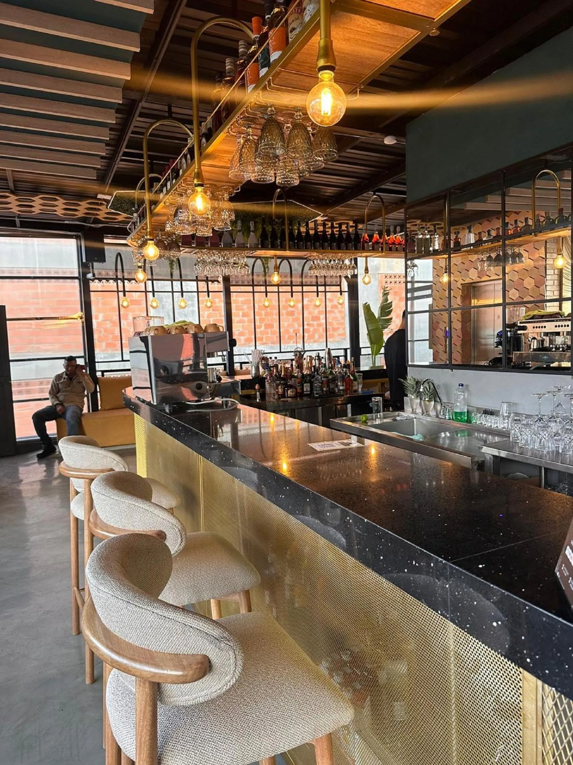 Restaurant/places to eat in Hotel 45 Park