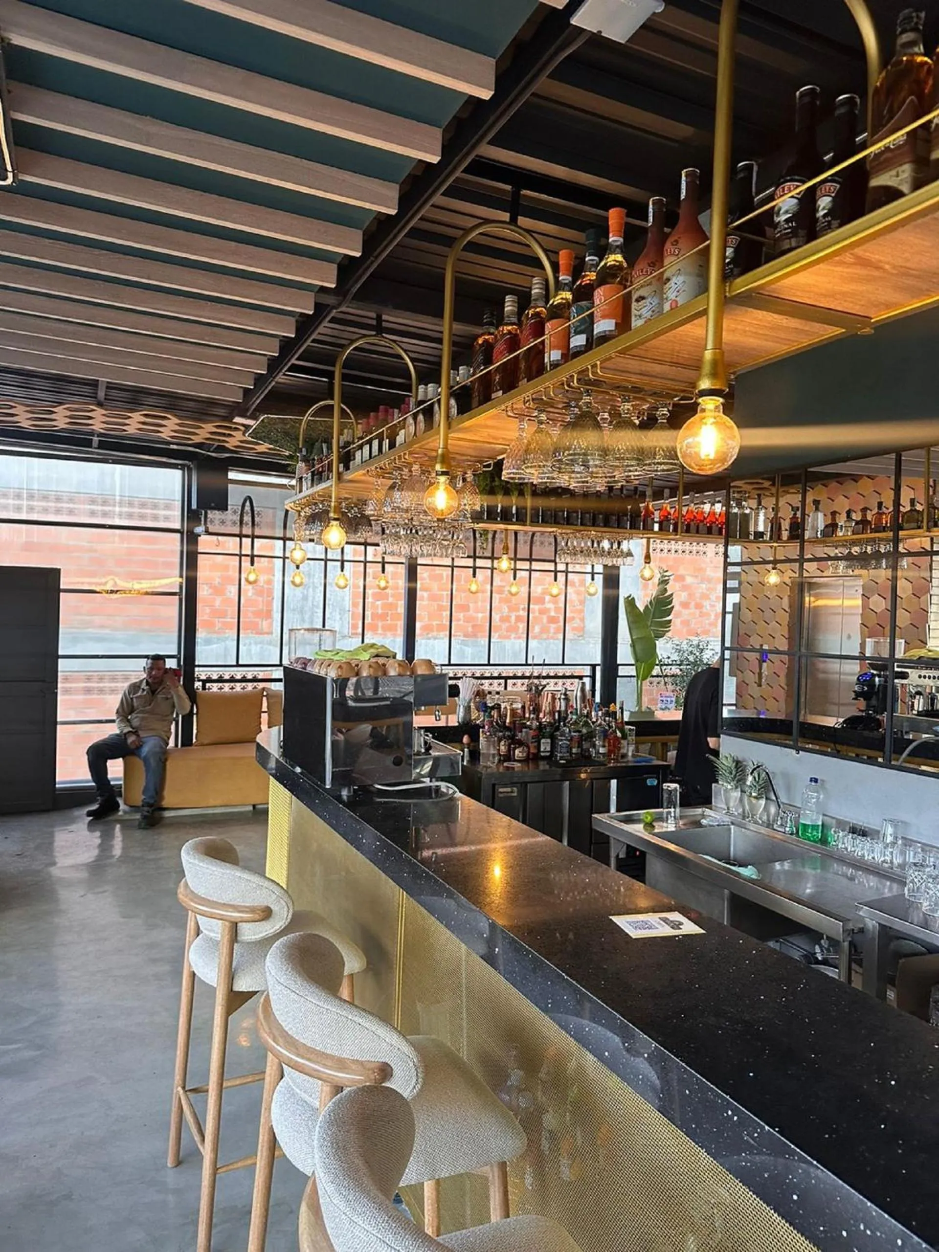 Restaurant/places to eat in Hotel 45 Park