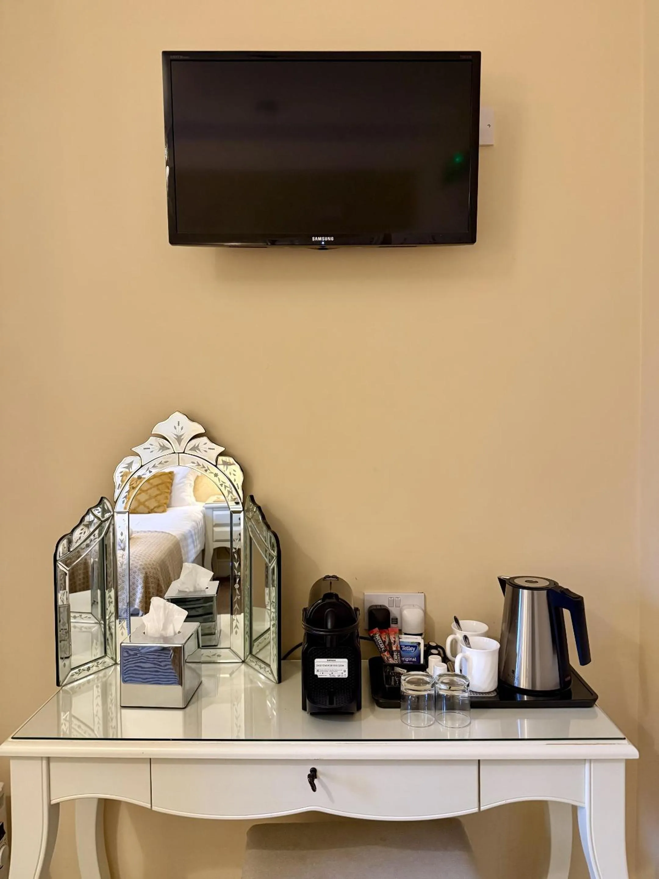 Bedroom, Bed in The Crescent Guest House