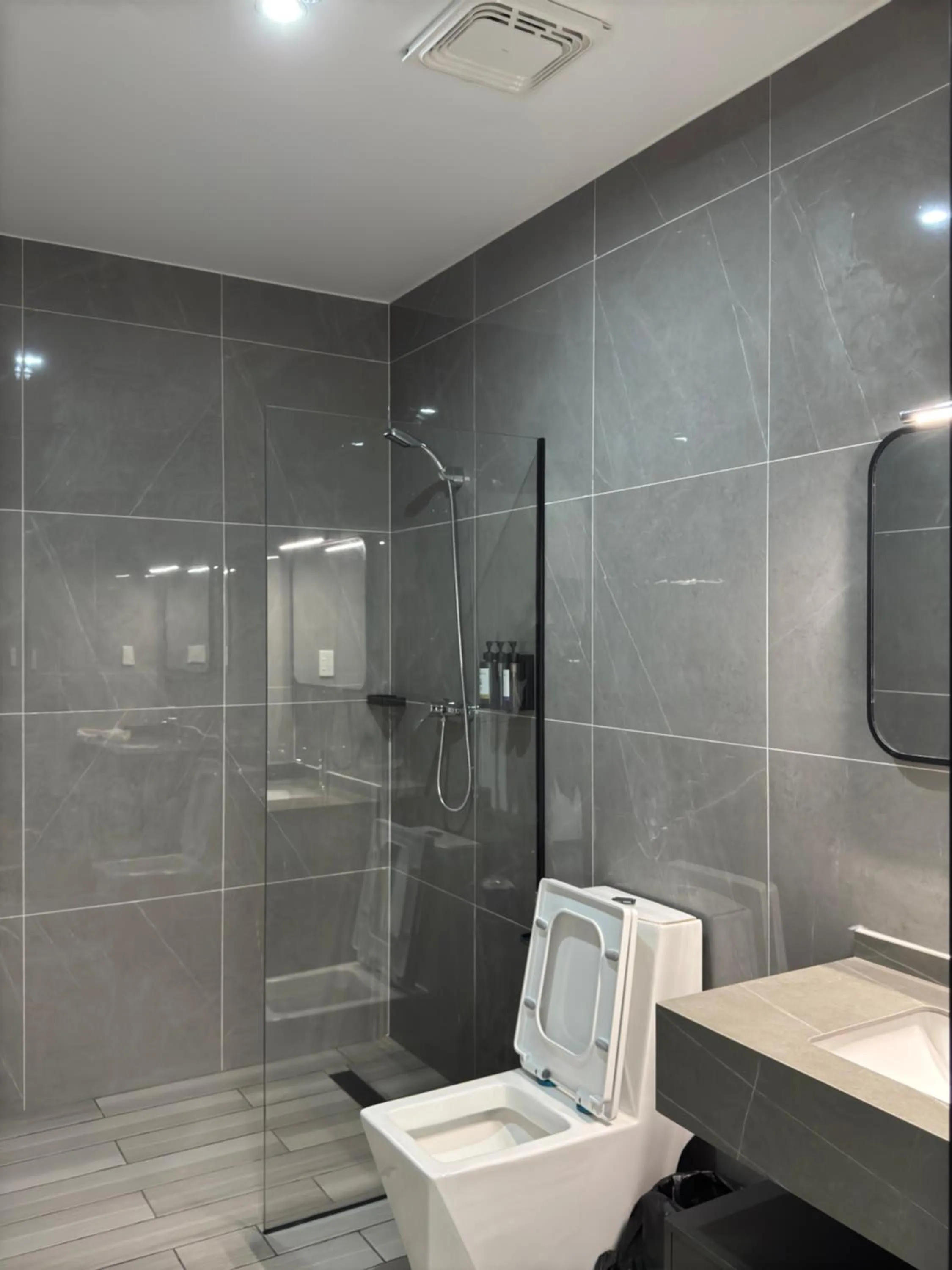 Shower in Taufusi Hotel