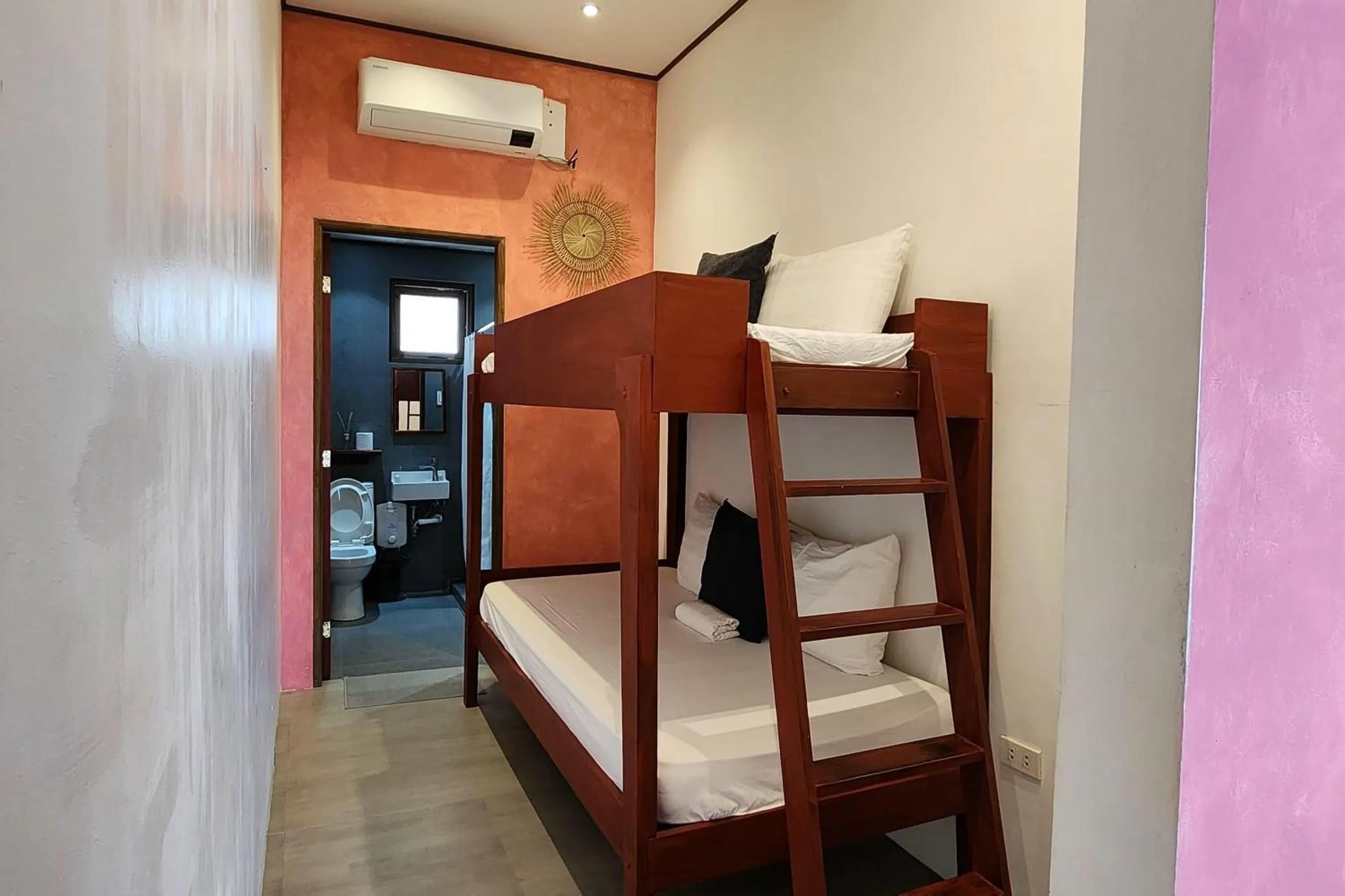 Bedroom, Bed in Sirom Beach House