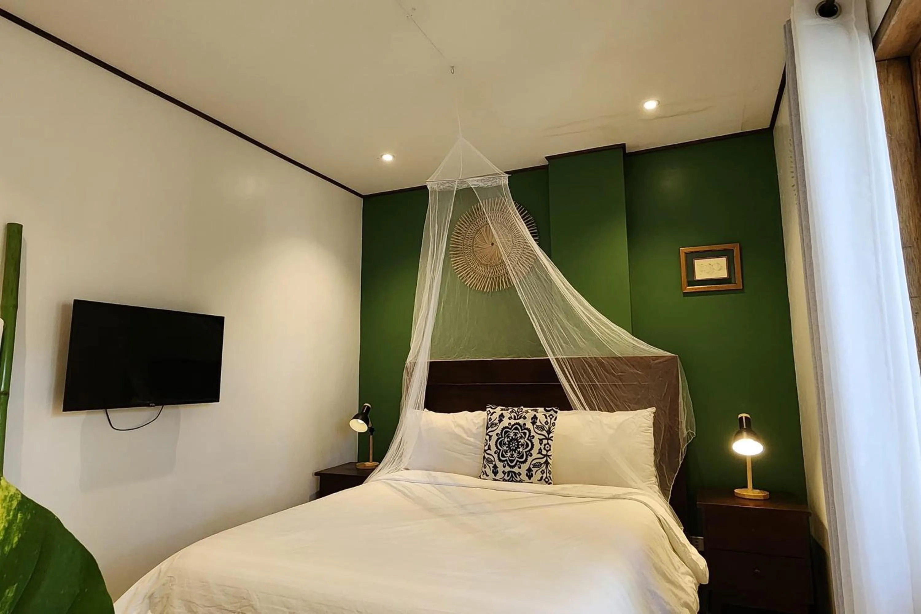 Bedroom, Bed in Sirom Beach House