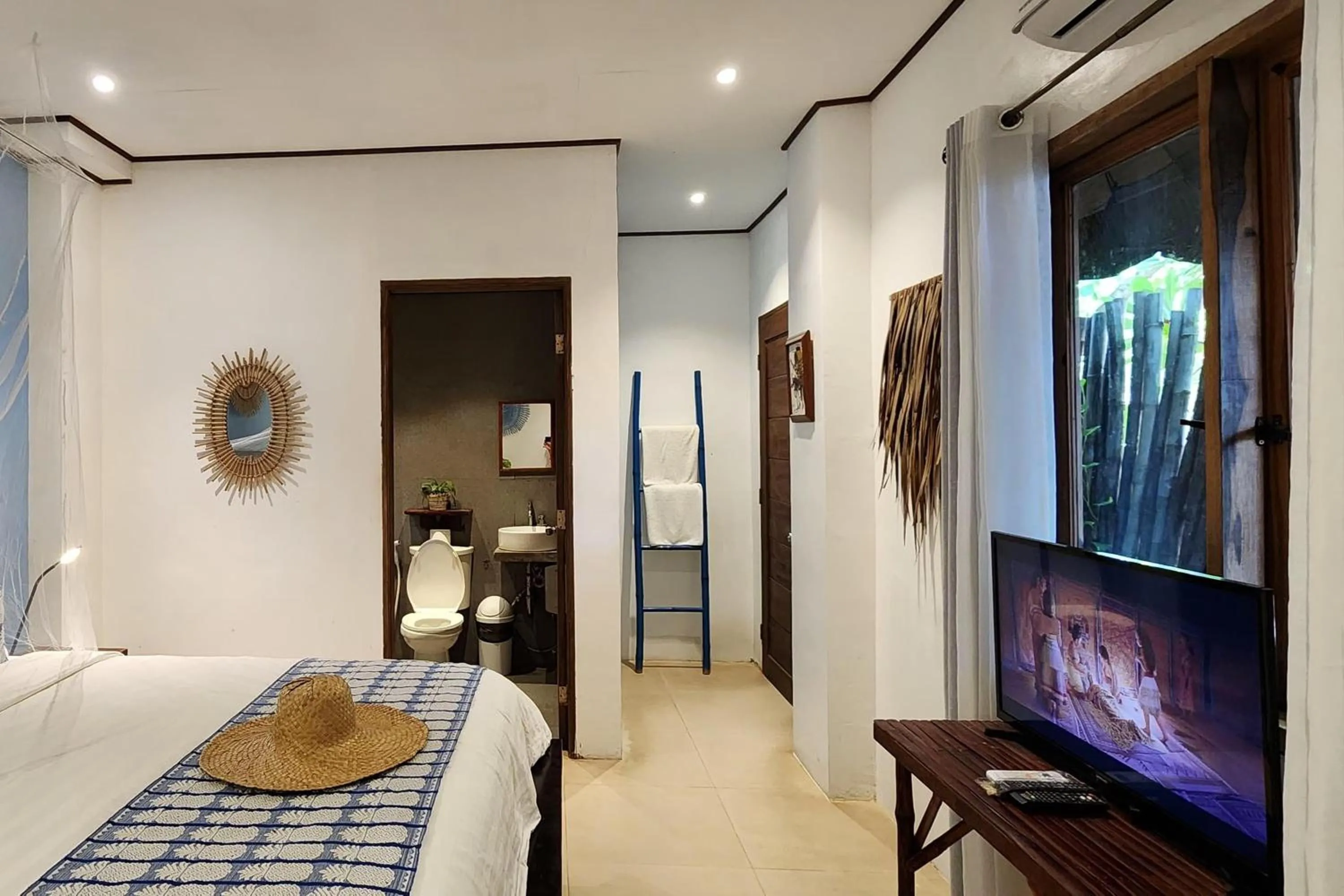 TV and multimedia, Bed in Sirom Beach House