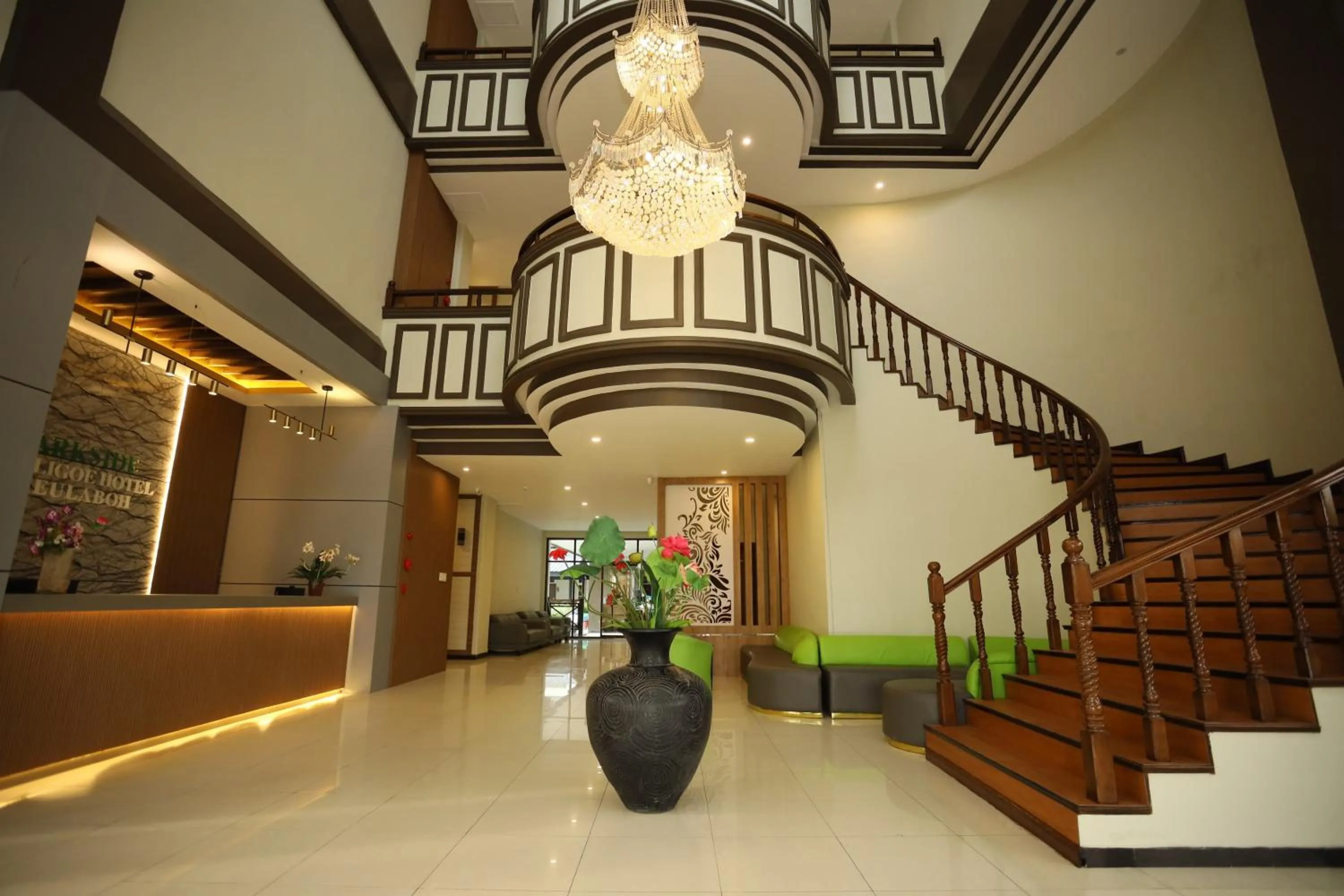 Area and facilities in Parkside Meuligoe Hotel