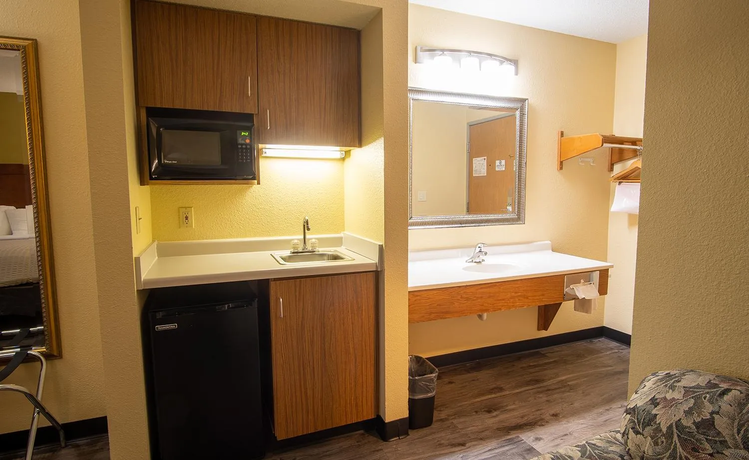 Bathroom, Bed in Coratel Inn and Suites By Jasper River Falls