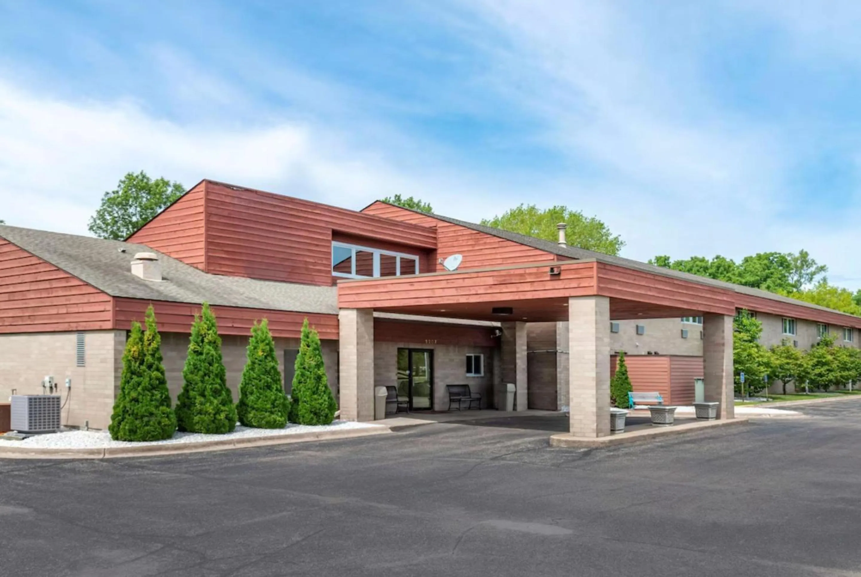 Coratel Inn and Suites By Jasper River Falls