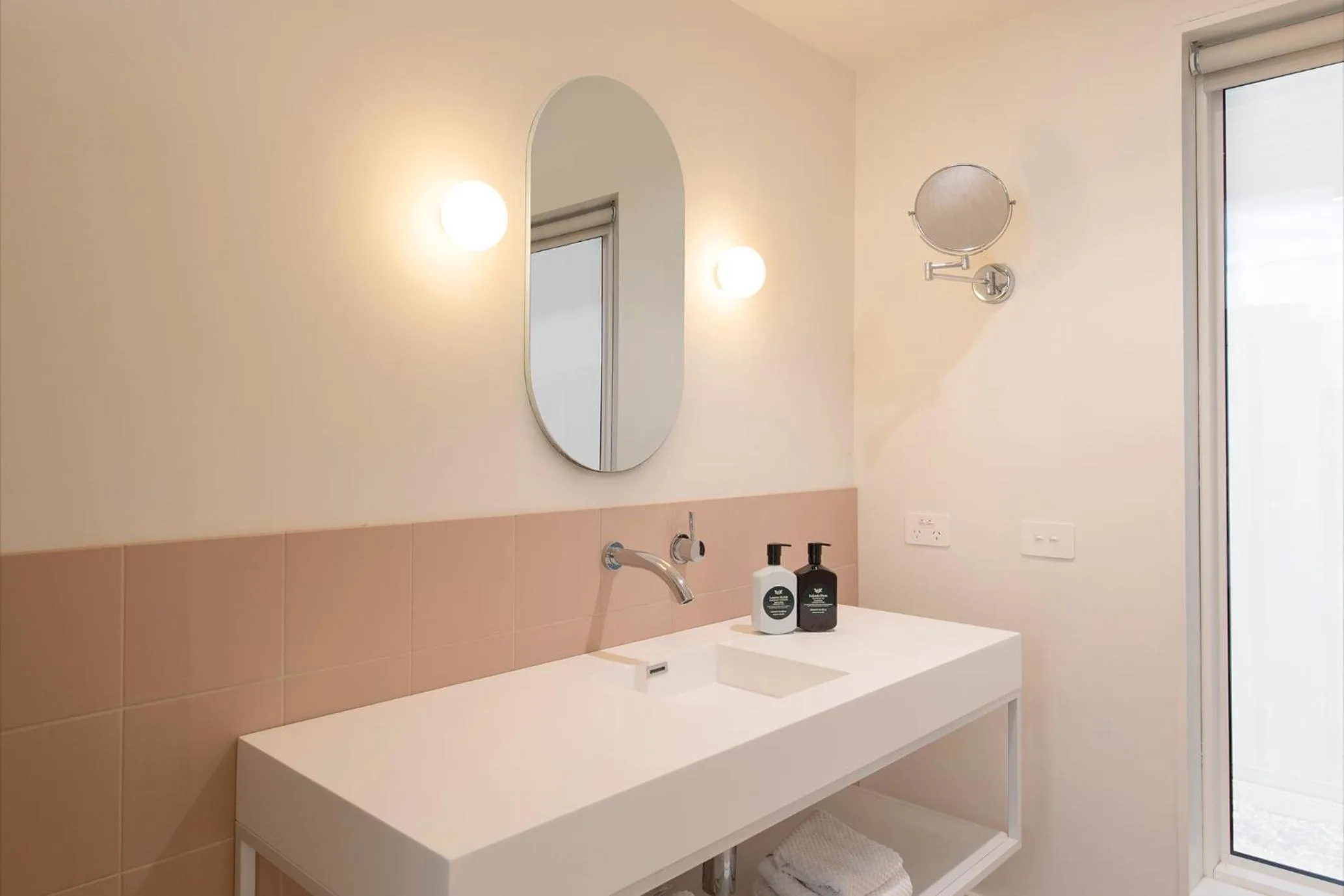 Bathroom in Kar-Rama Hotel