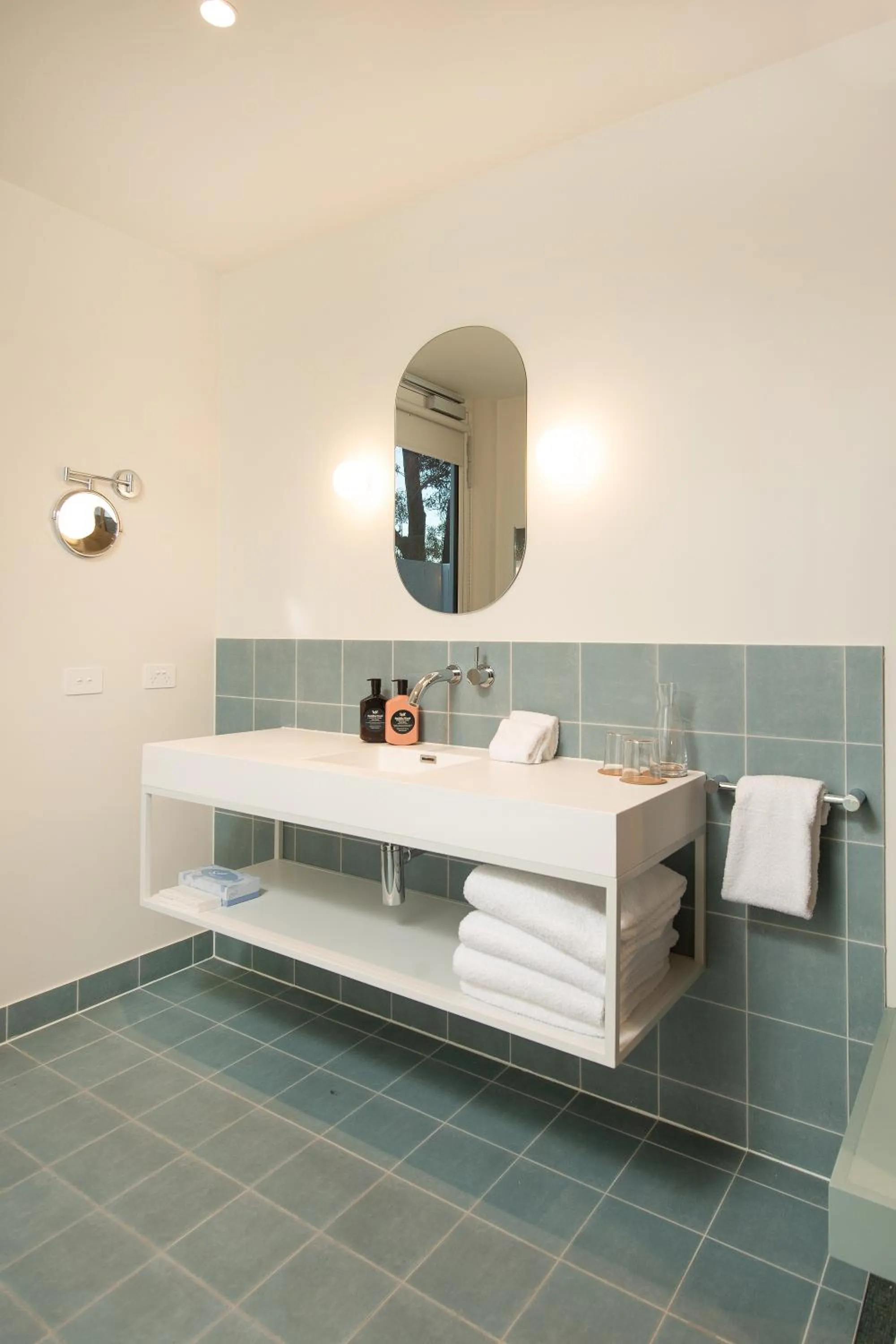 Bathroom in Kar-Rama Hotel