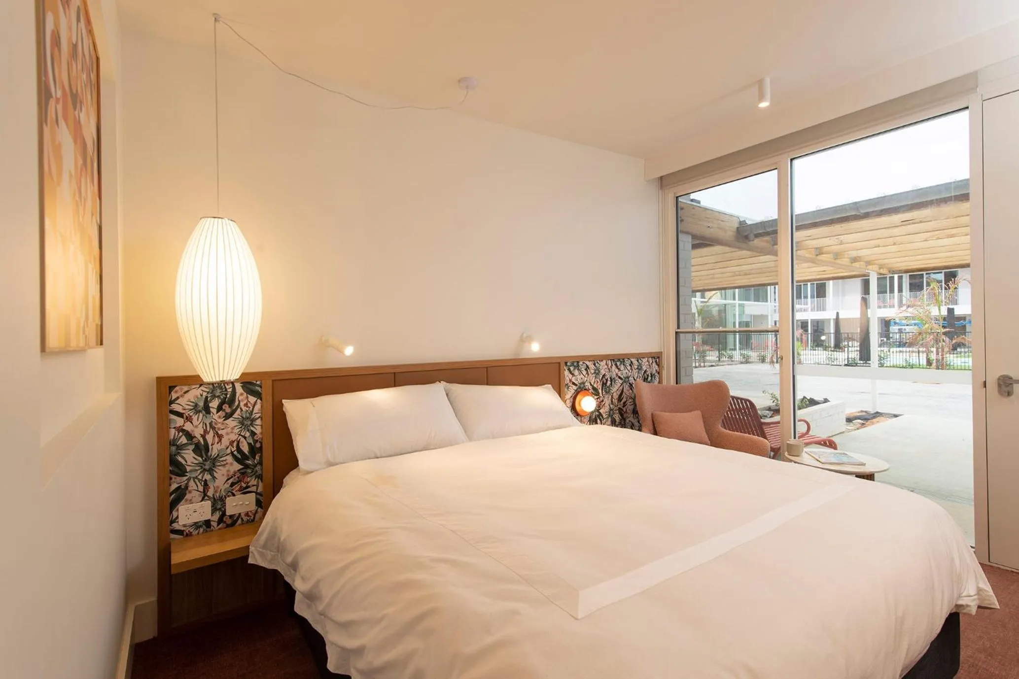 Bedroom, Bed in Kar-Rama Hotel