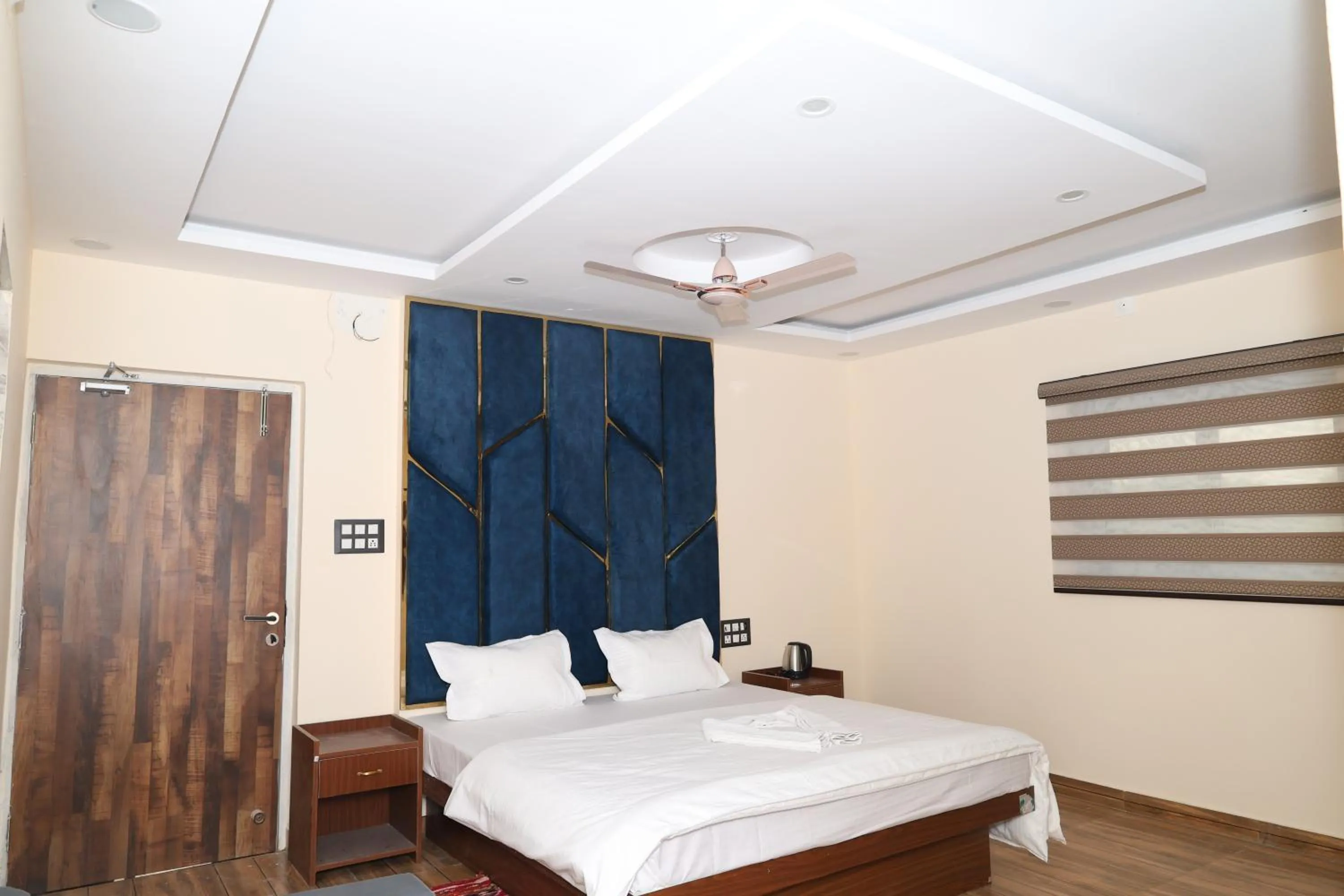 Bed in Hotel Siddhi Residency 200 meter from Aiims