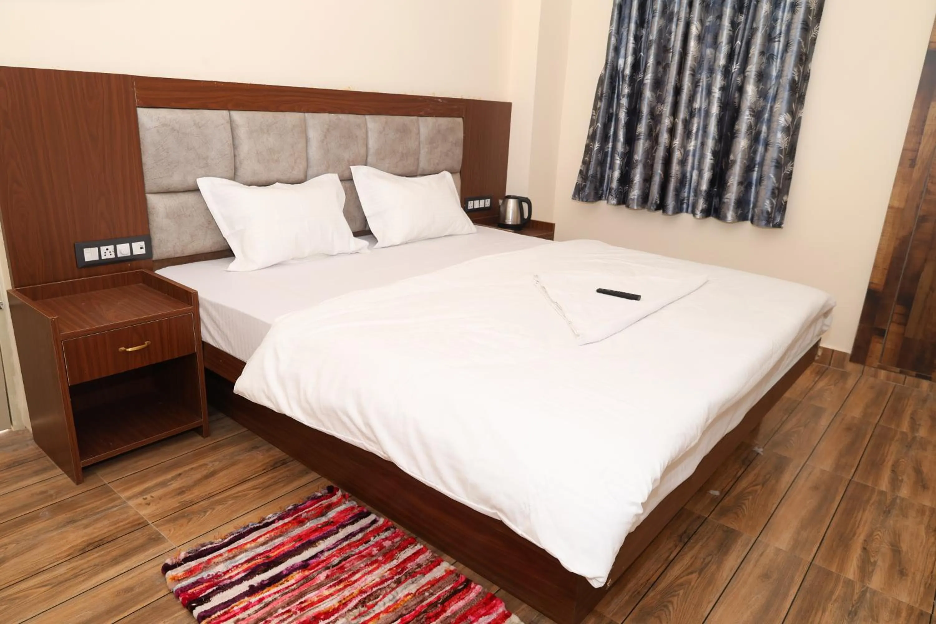 Bed in Hotel Siddhi Residency 200 meter from Aiims