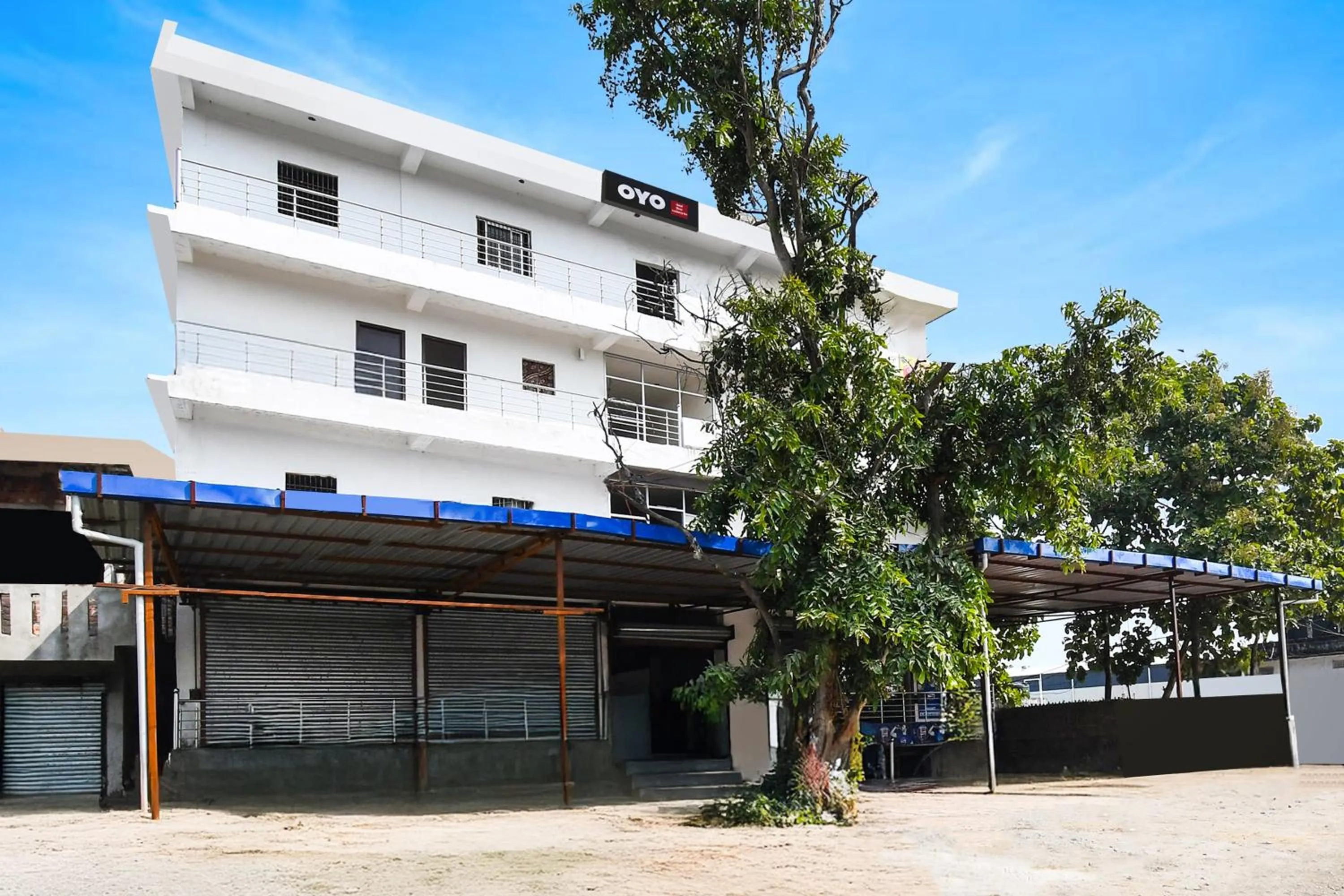 Facade/entrance in HOTEL O SHIVA RESIDENCY INN