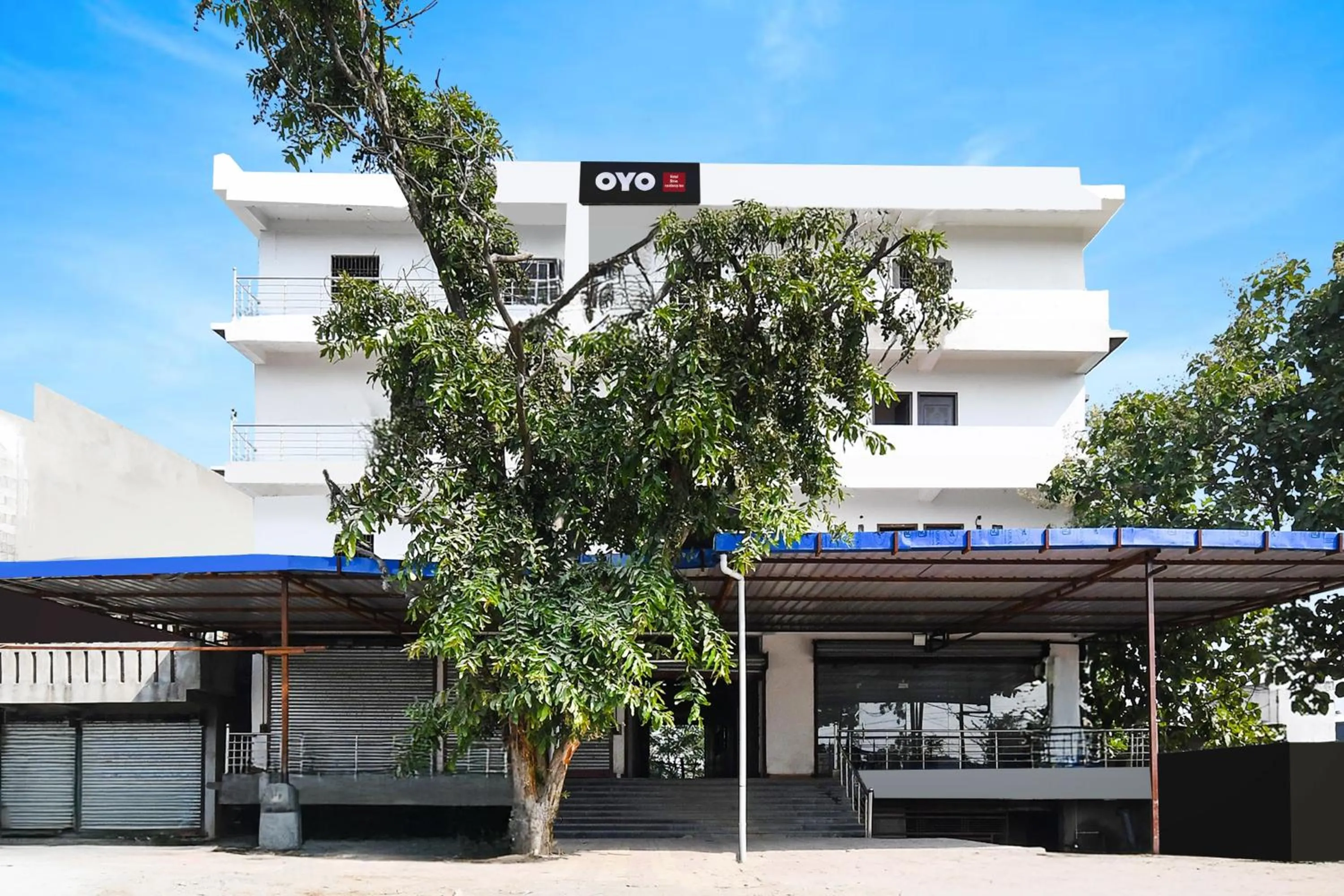 Facade/entrance in HOTEL O SHIVA RESIDENCY INN