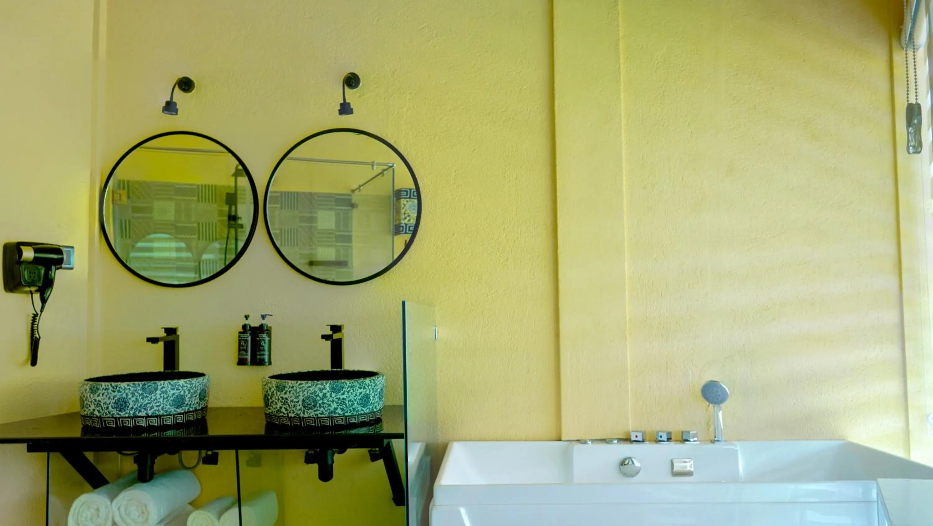 Bathroom in Amba Yaalu - Thema Collection "The first women-led hotel in Sri Lanka"