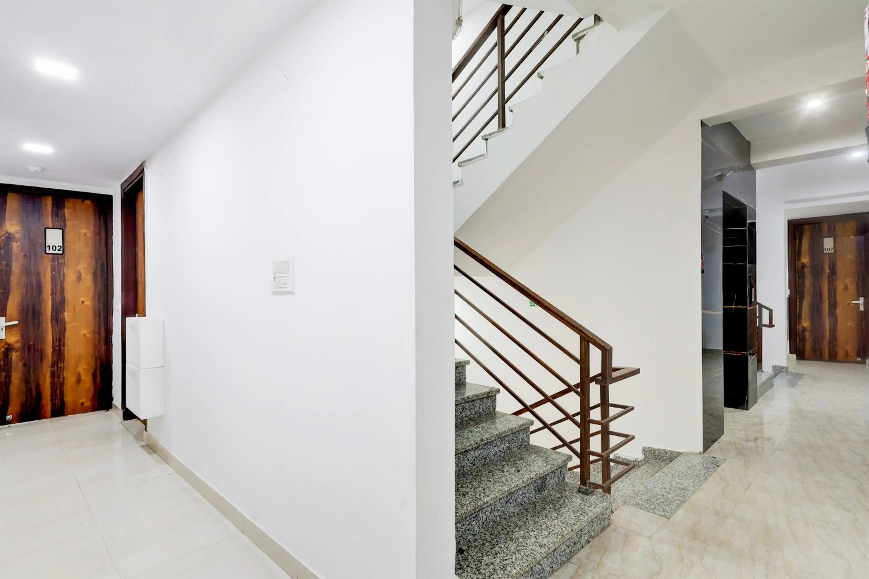 Lobby or reception in Collection O Deep Residency