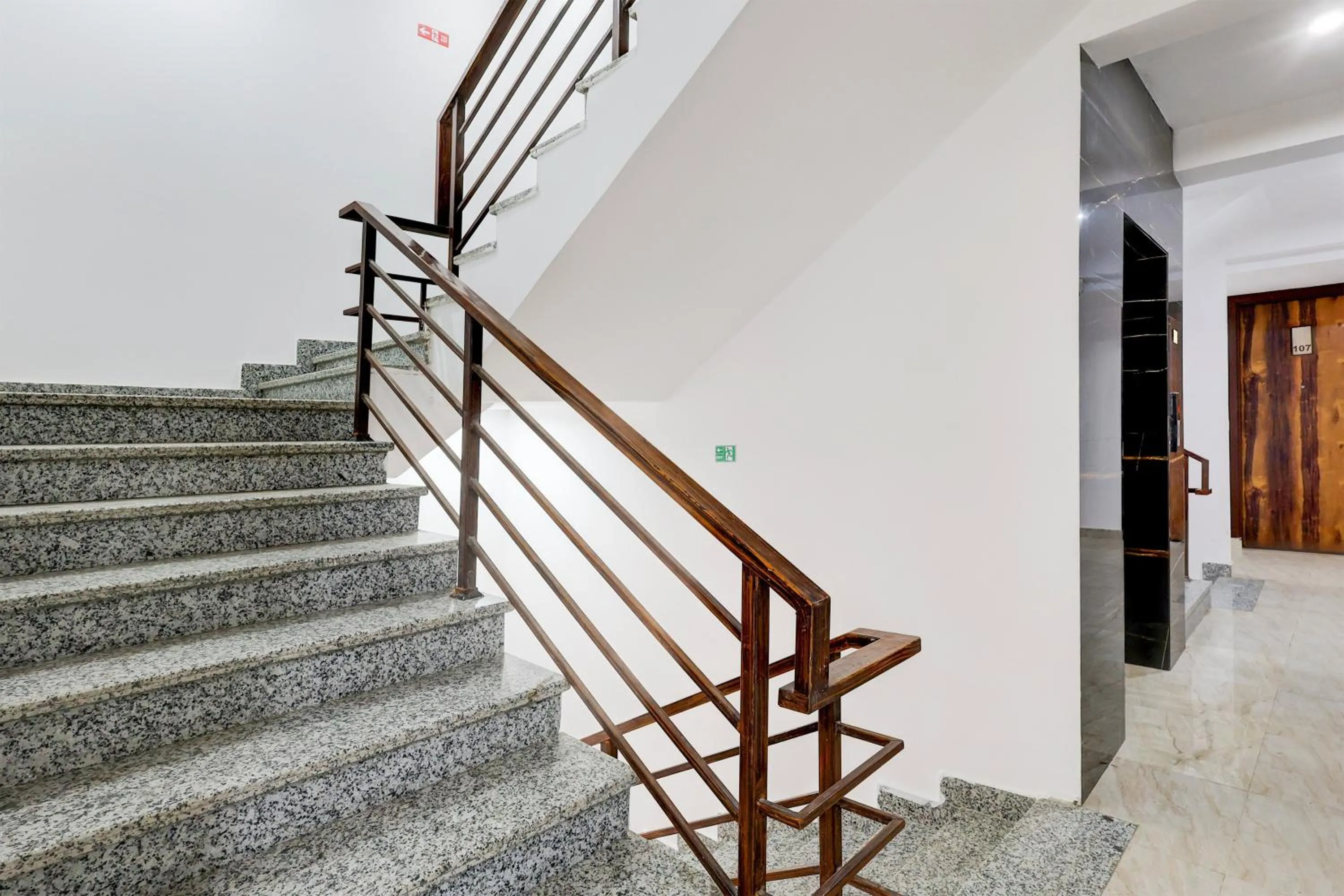 Lobby or reception in Collection O Deep Residency