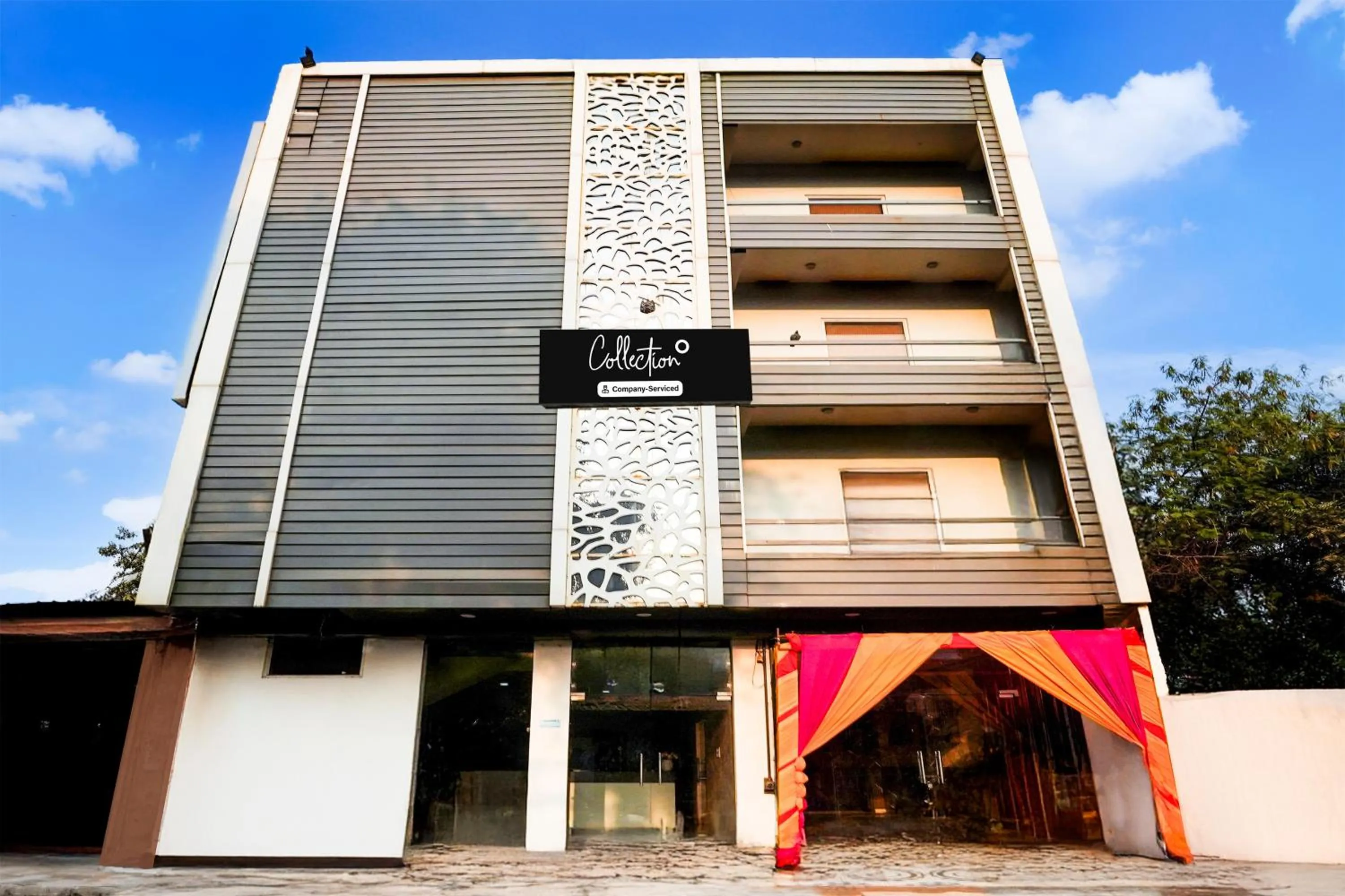 Facade/entrance in Collection O Vasundhara Enclave Delhi