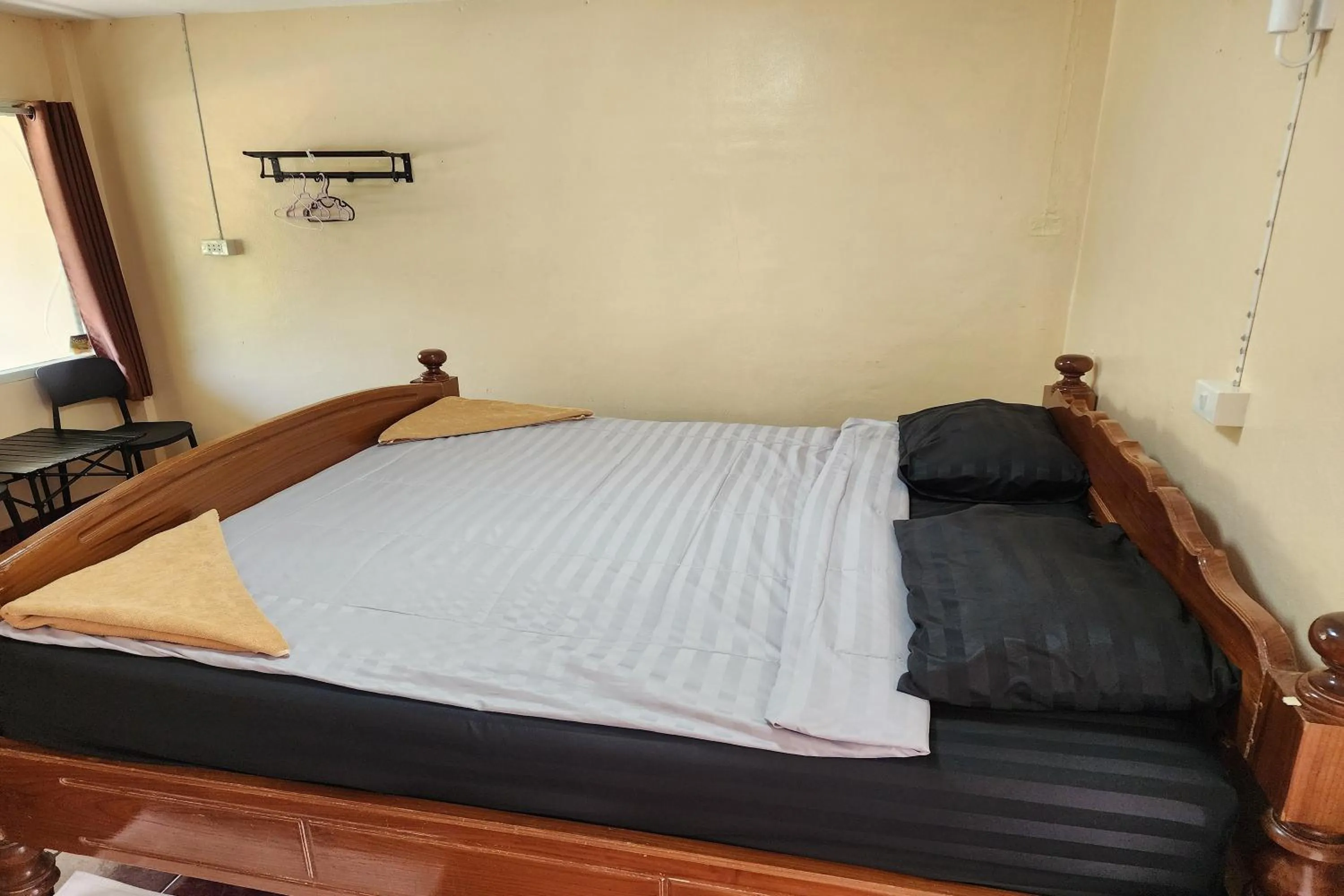 Bedroom, Bed in My Pumpkin Bungalow Krabi