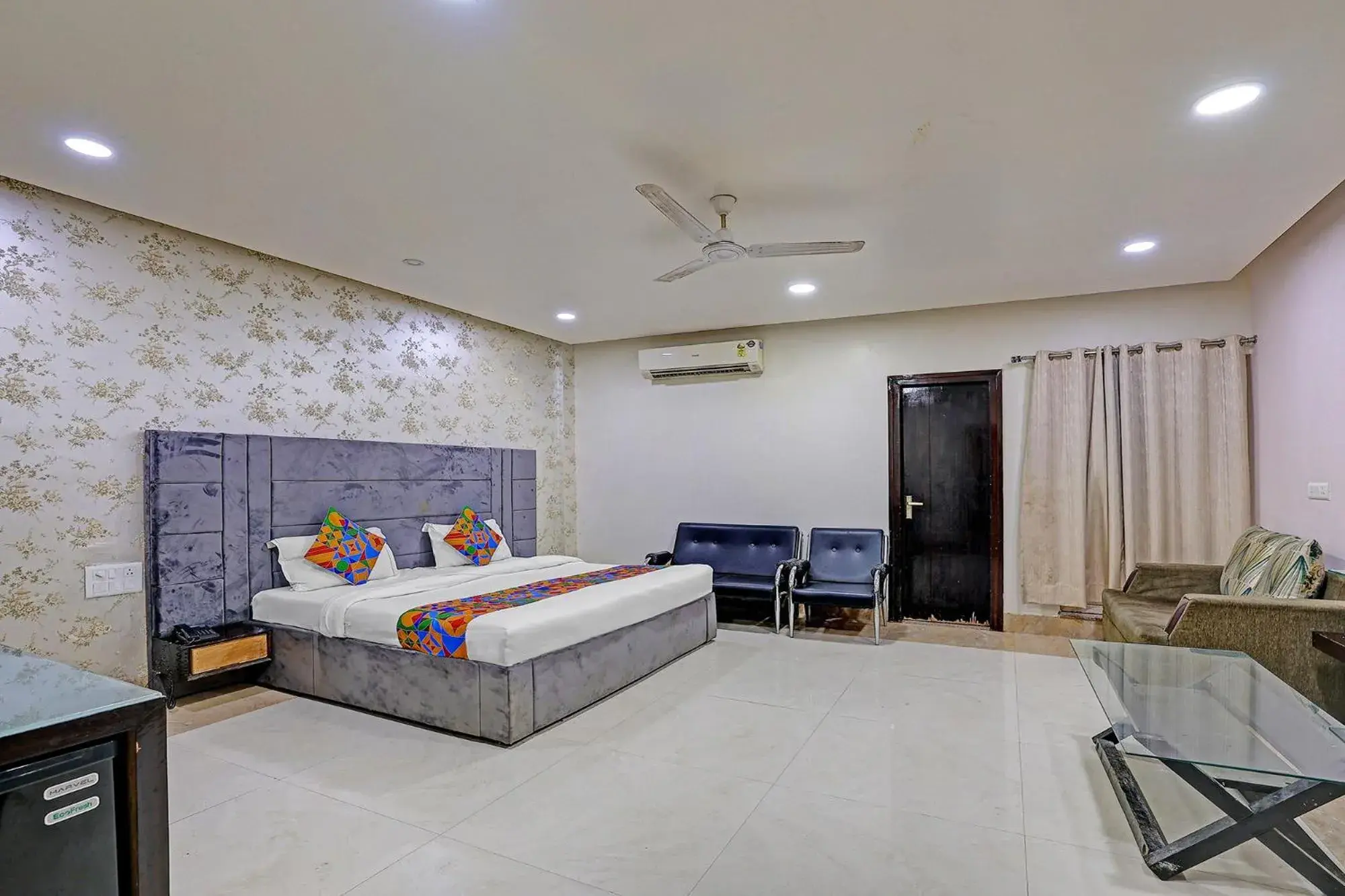 Family Room - single occupancy in FabHotel The Tuesday Suits- Opposite to Delhi Public School Family Room - single occupancy in FabHotel The Tuesday Suits- Opposite to Delhi Public School