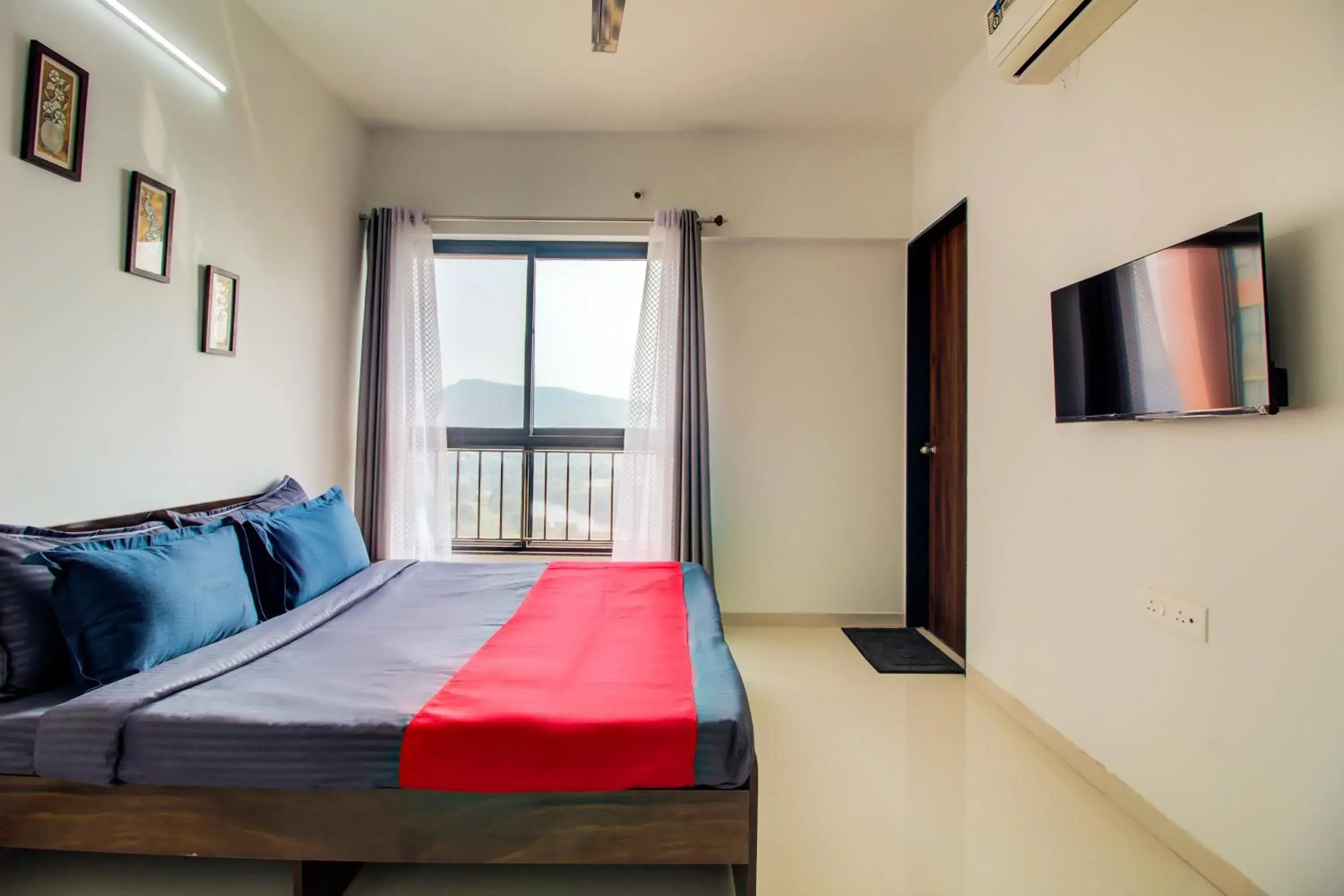 Deluxe Queen Room in VibeStayZ Kedar Hinjewadi Deluxe Queen Room in VibeStayZ Kedar Hinjewadi