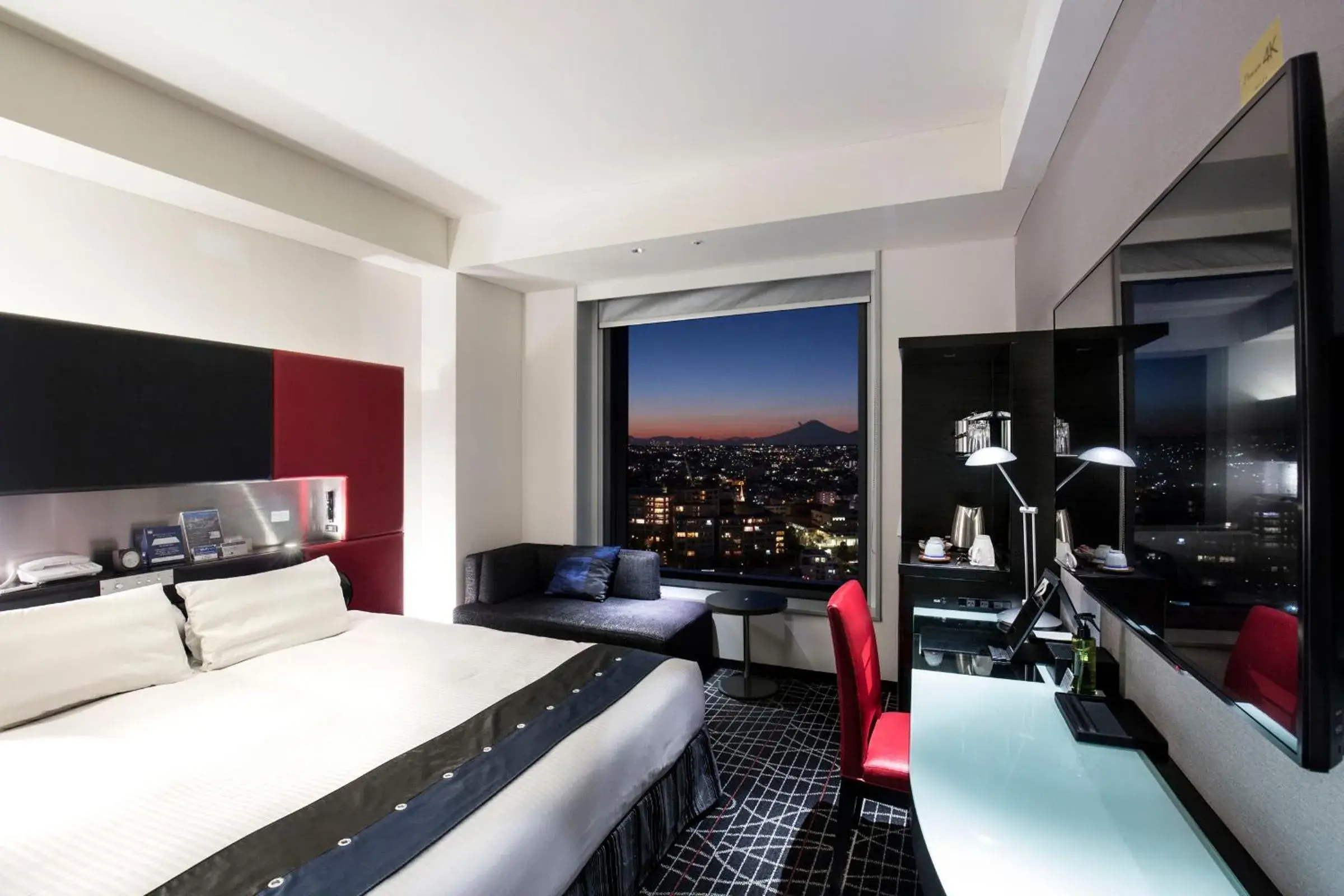 Deluxe Double Room with City View - Non-Smoking in New Otani Inn Yokohama Premium Deluxe Double Room with City View - Non-Smoking in New Otani Inn Yokohama Premium