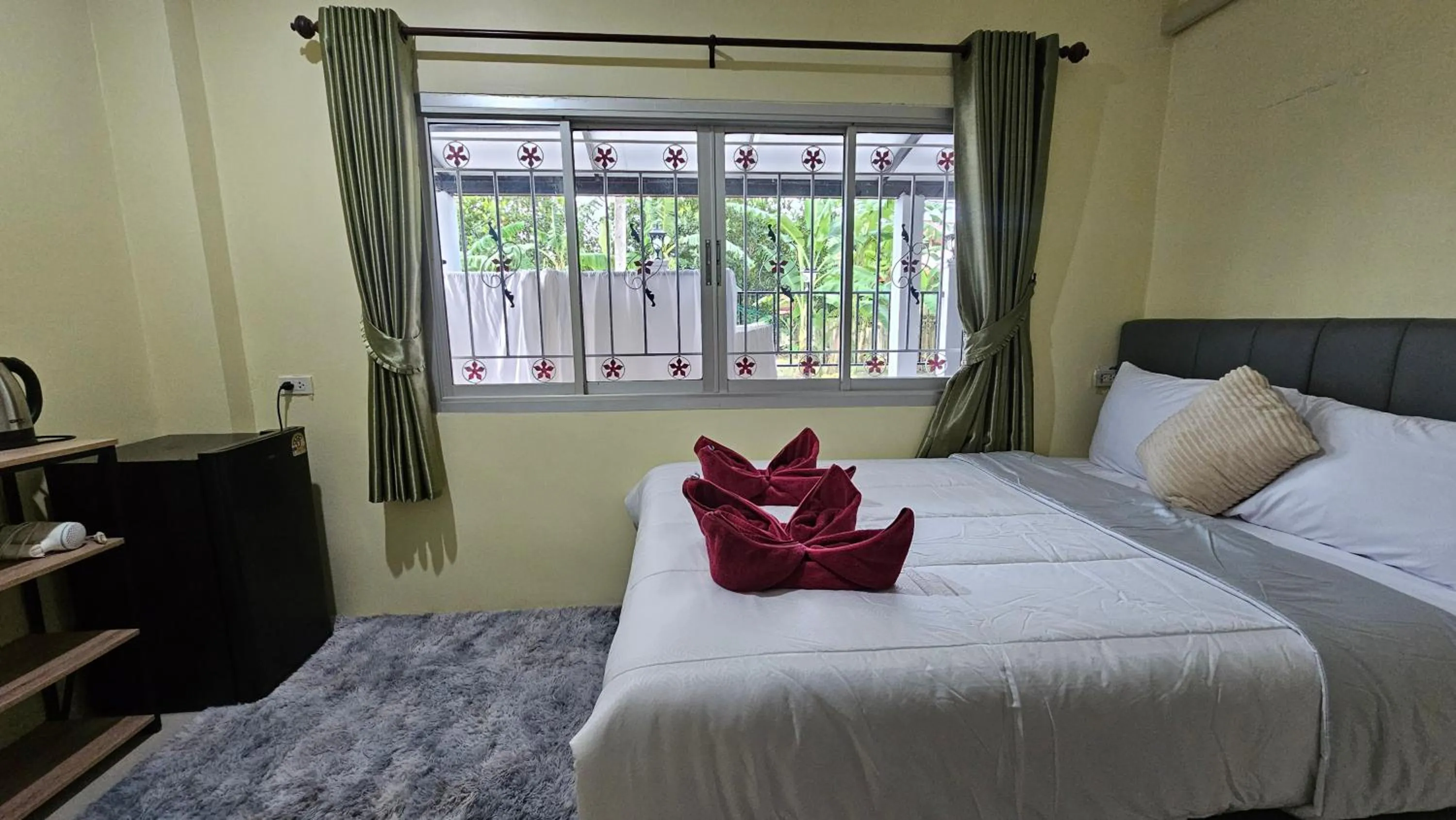 Photo of the whole room, Bed in Nan's Aonang