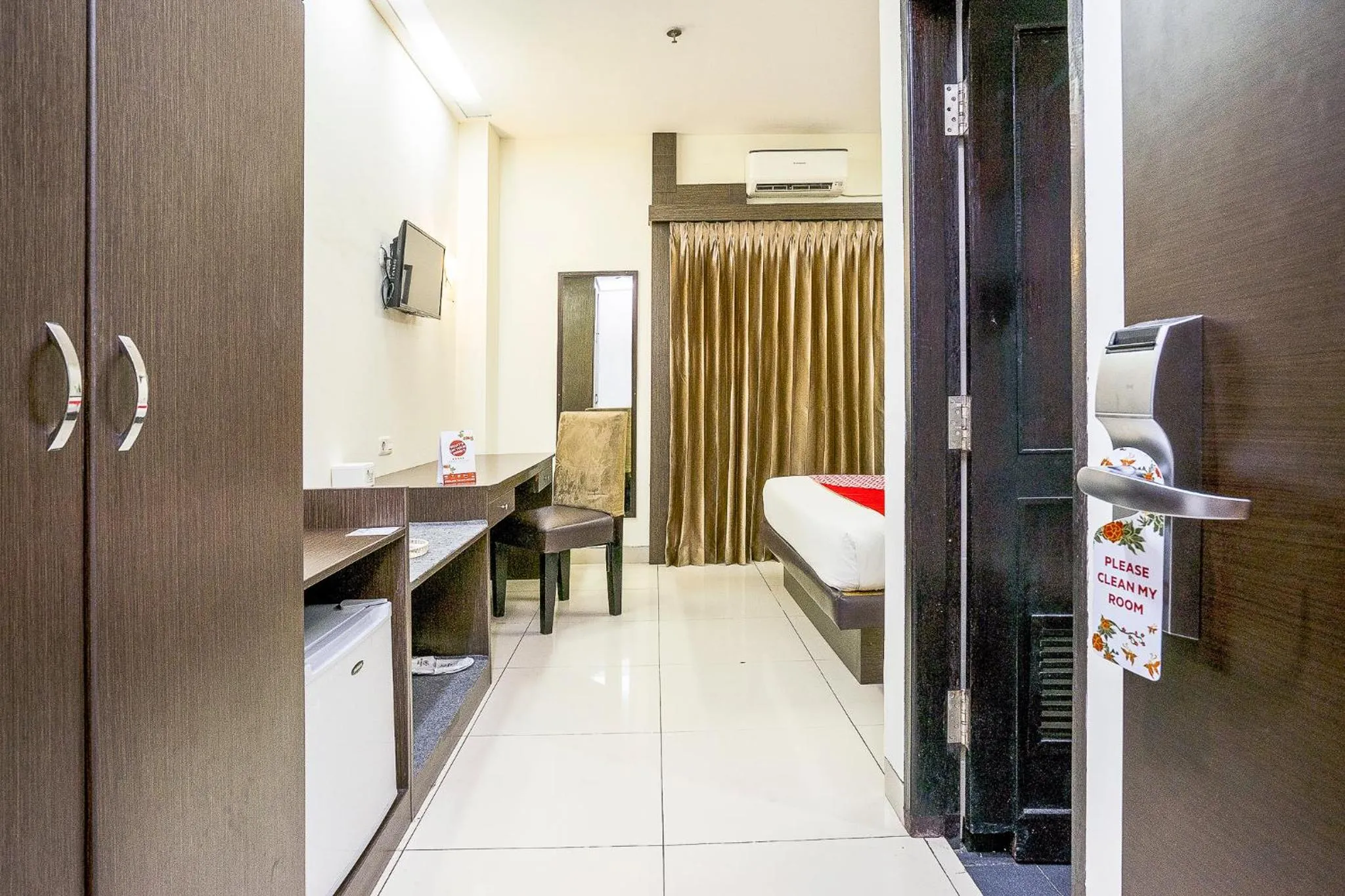 Bedroom, Bed in Hotel Grand Kartika