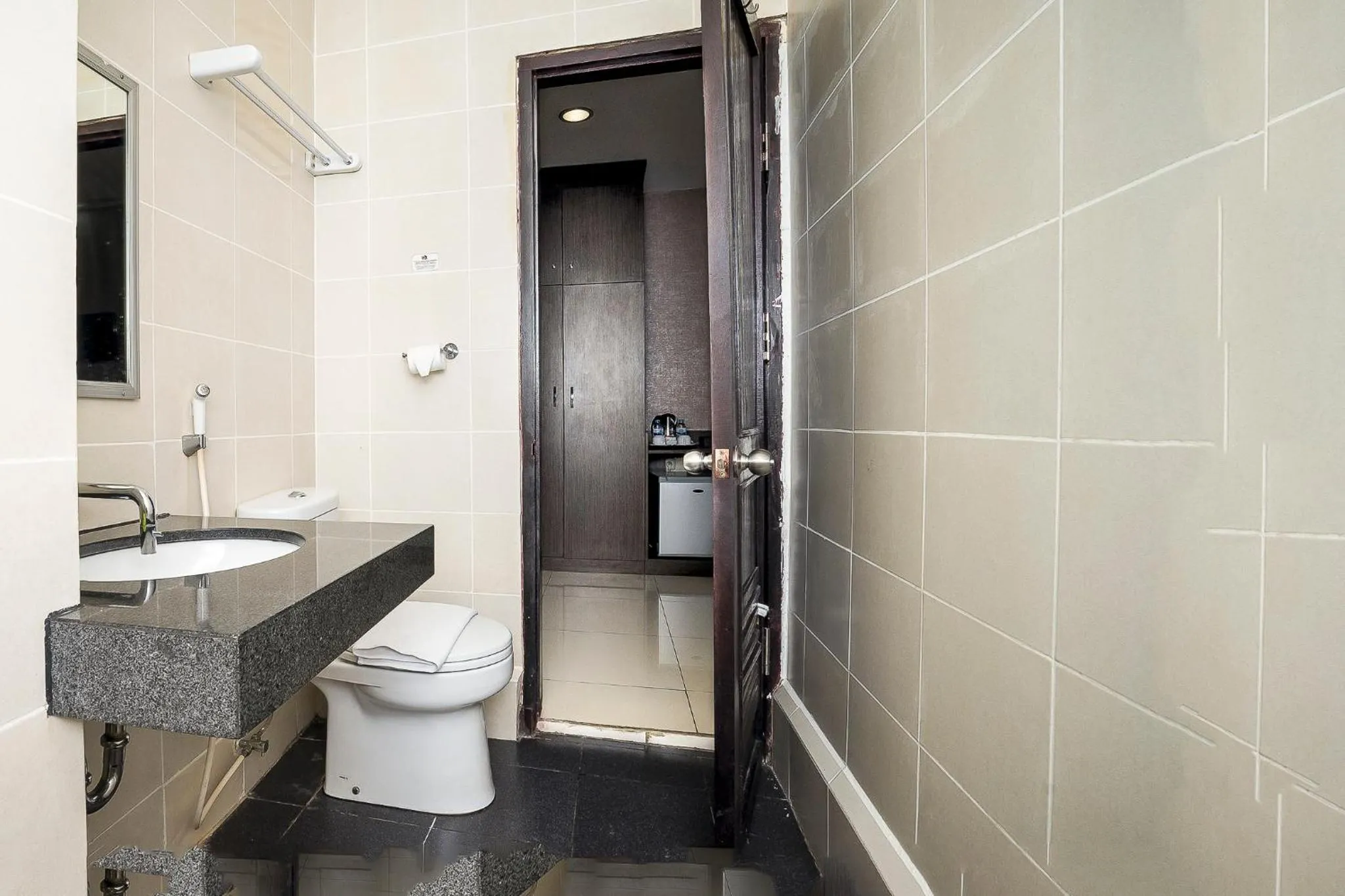 Bathroom in Hotel Grand Kartika