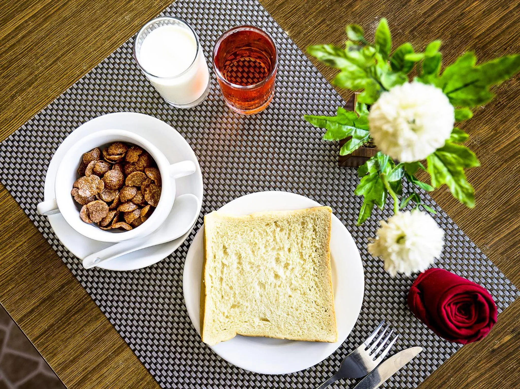 Restaurant/places to eat in Hotel Grand Kartika