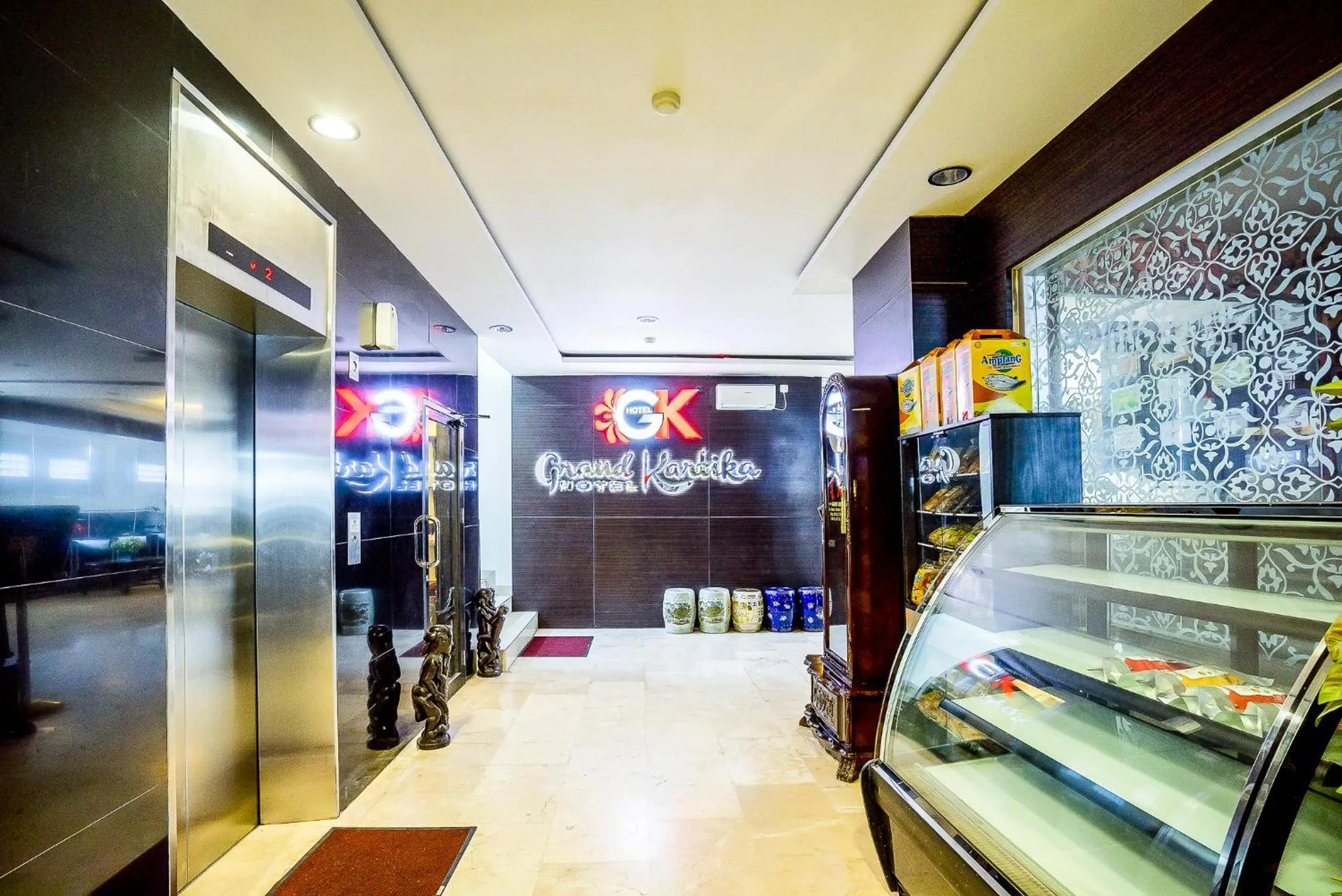 Area and facilities in Hotel Grand Kartika