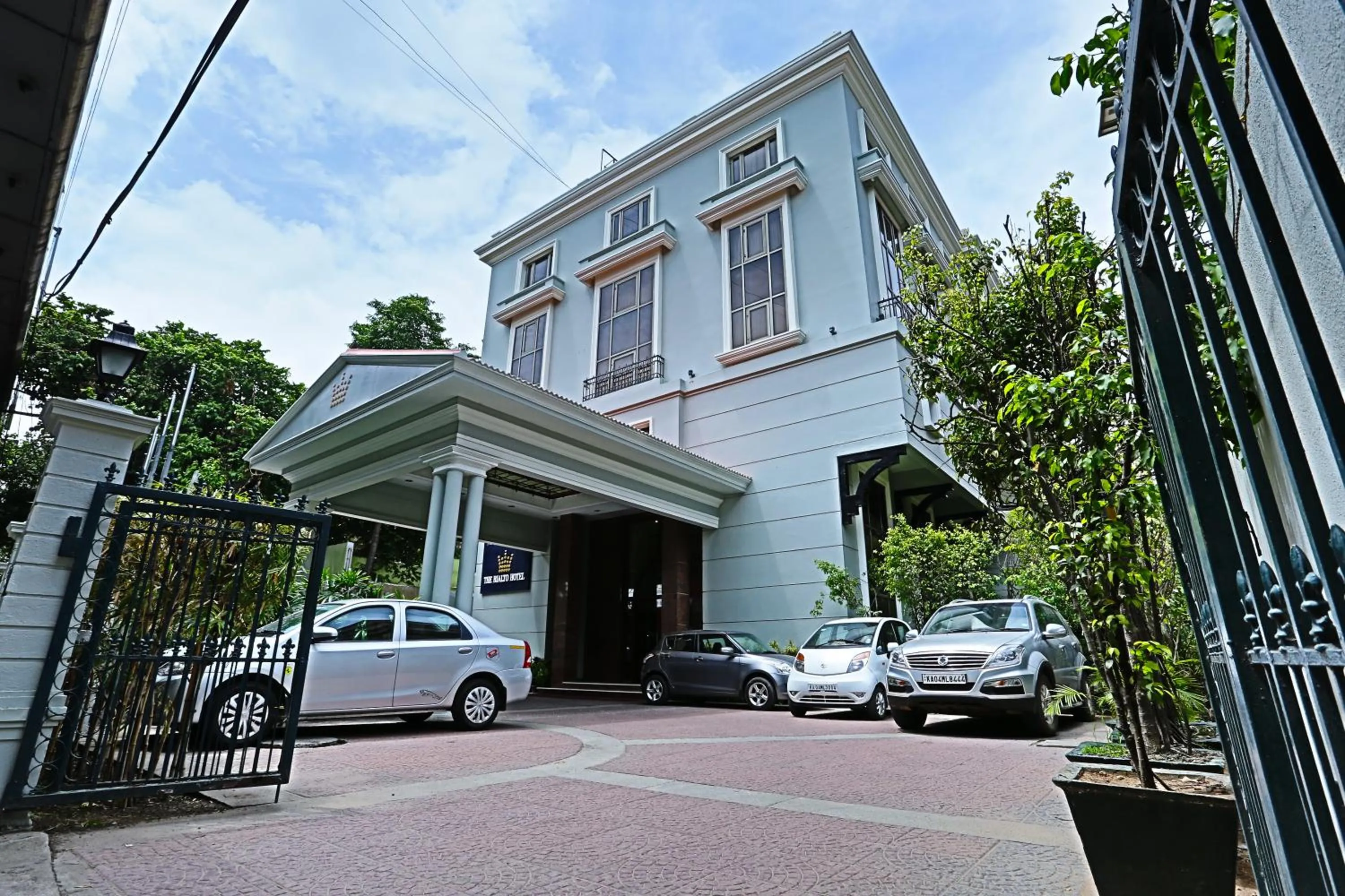 Facade/entrance in The Rialto Hotel