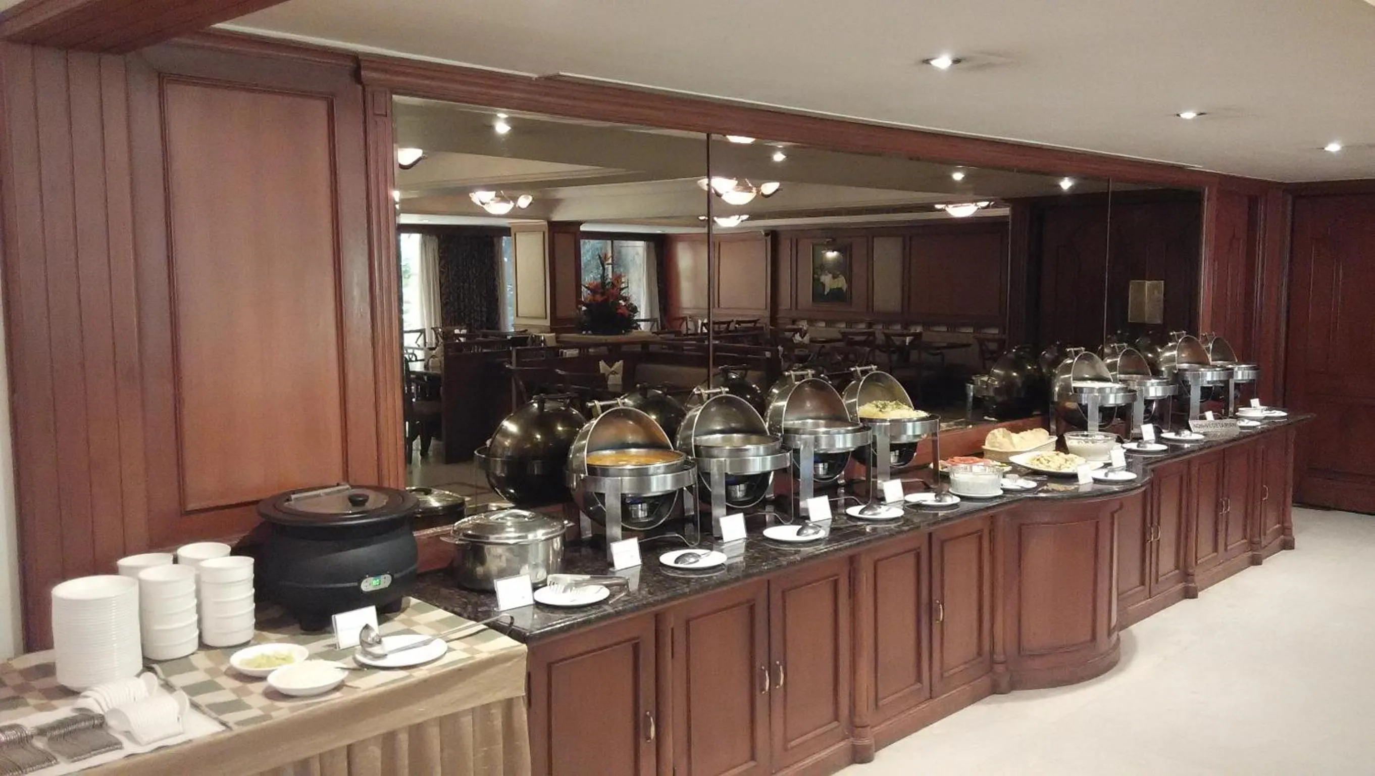 Restaurant/places to eat in The Rialto Hotel