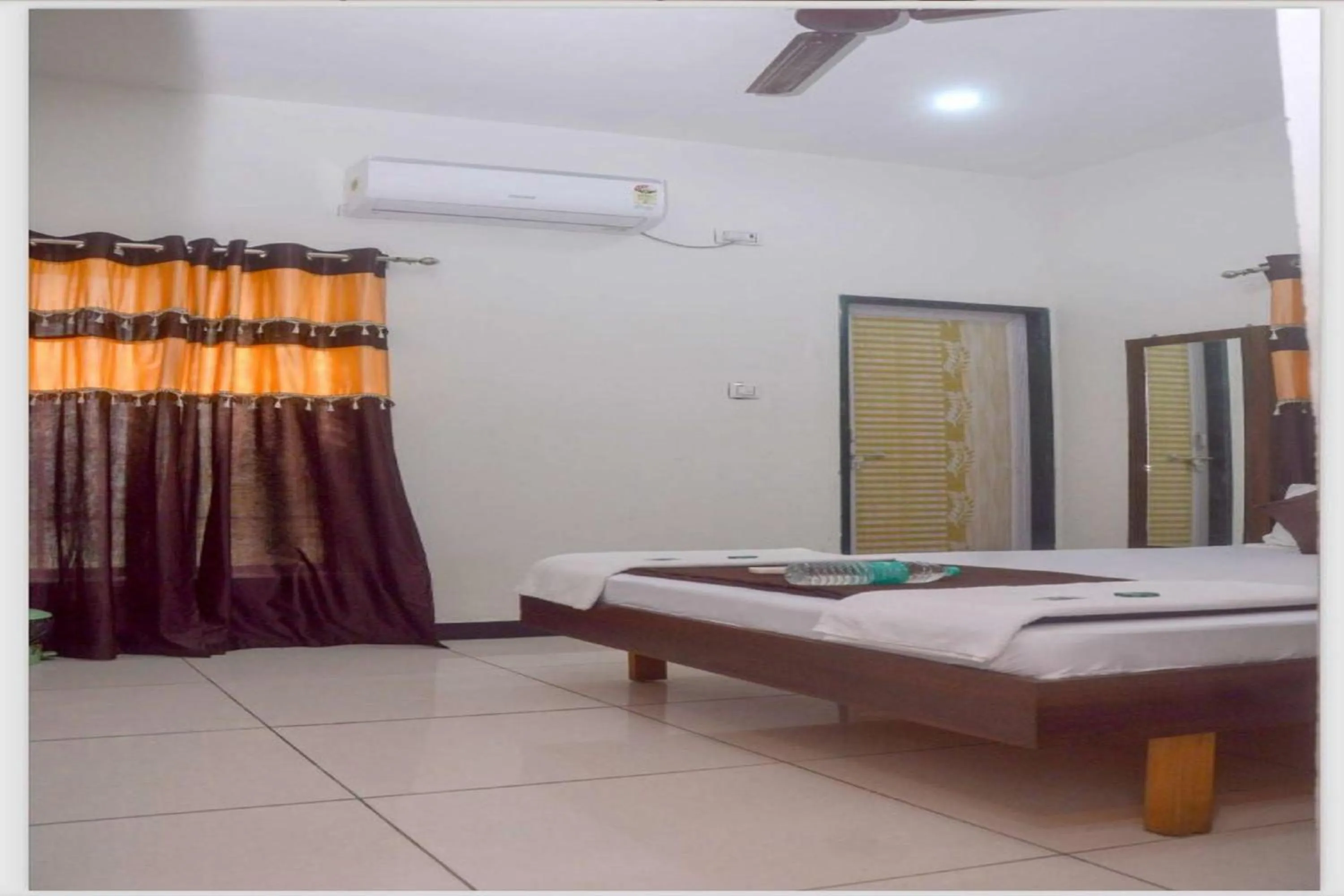 Bedroom, Bed in Hotel Kaanha - Dwarka