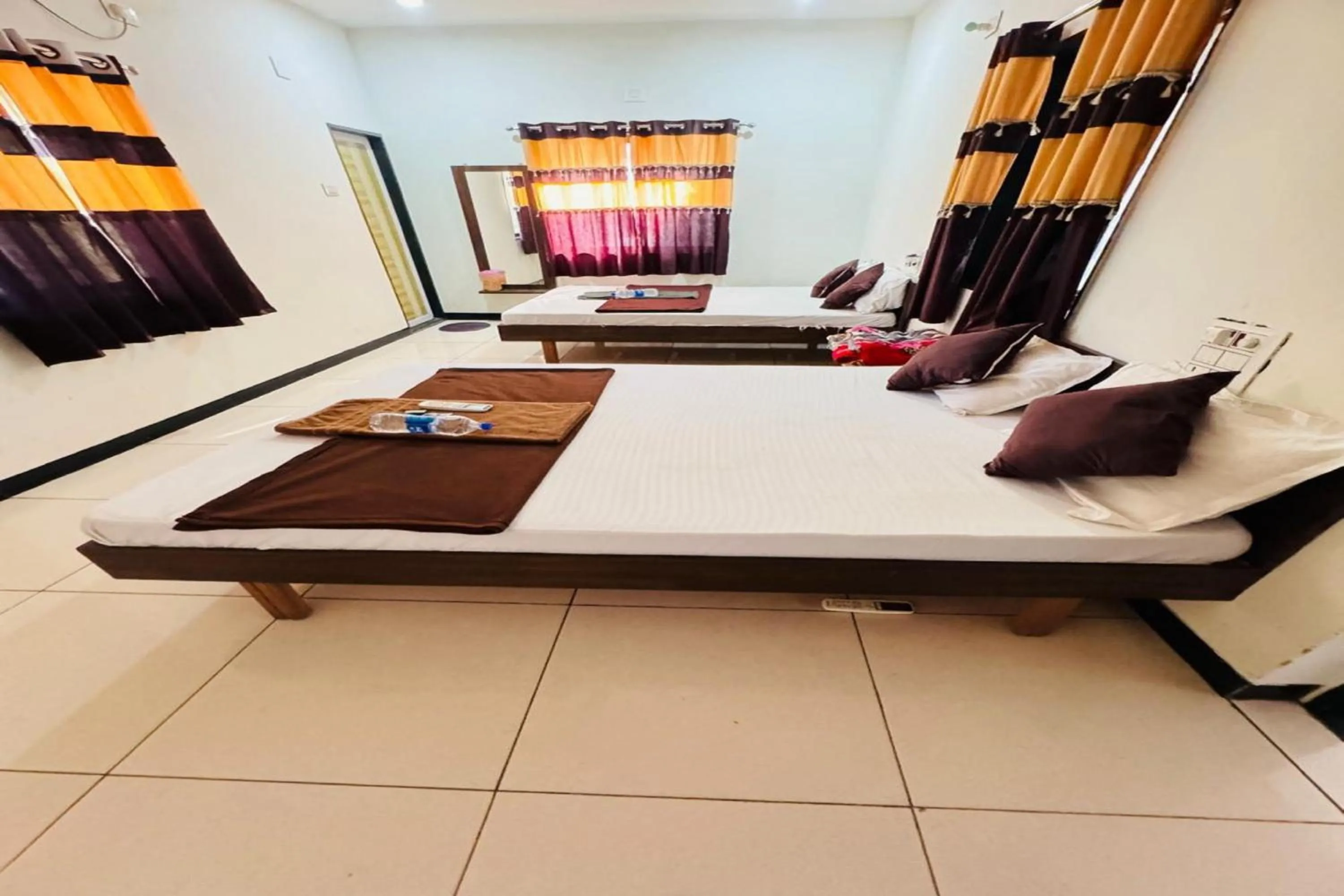 Bedroom, Bed in Hotel Kaanha - Dwarka