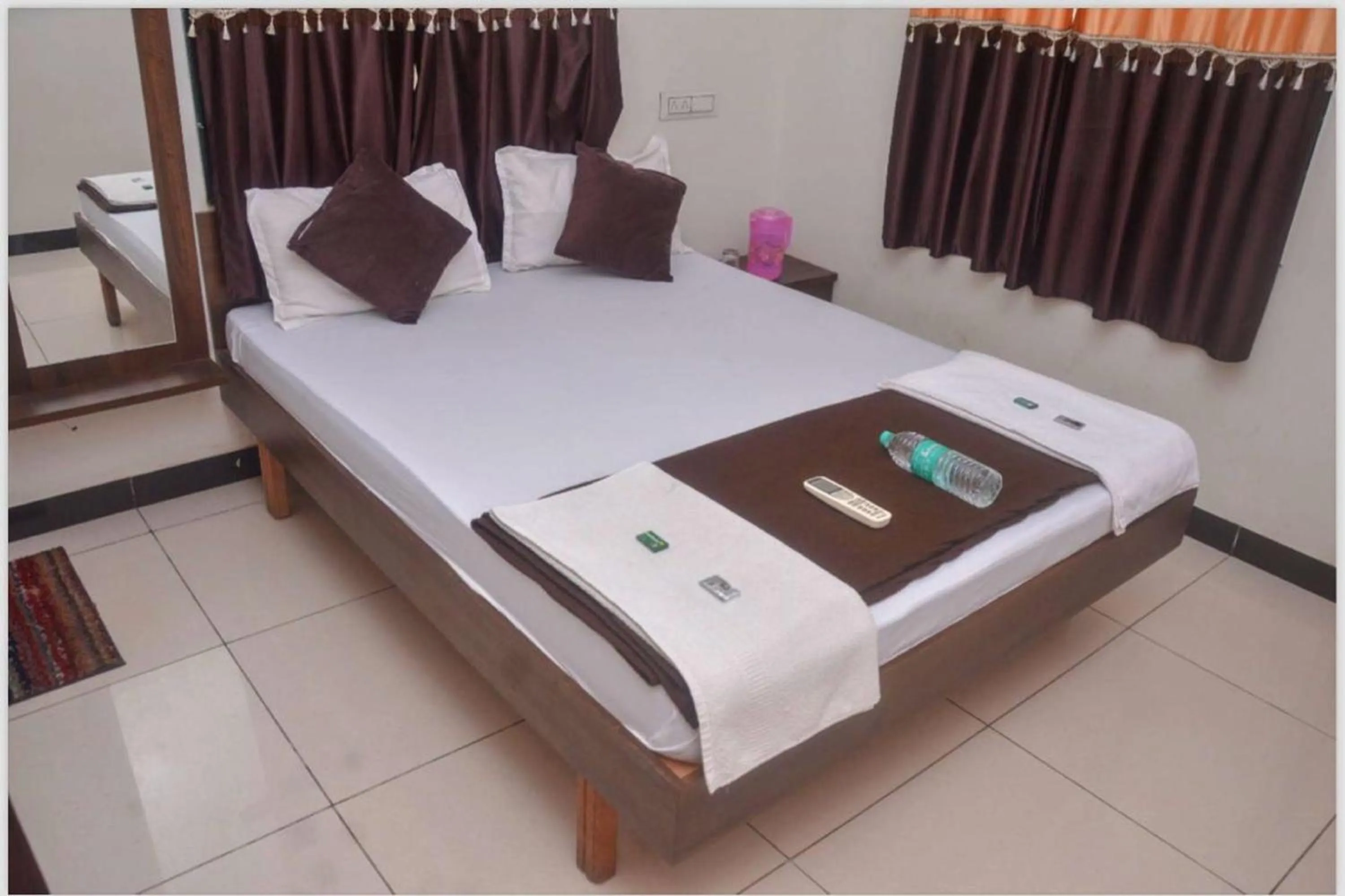 Bed in Hotel Kaanha - Dwarka