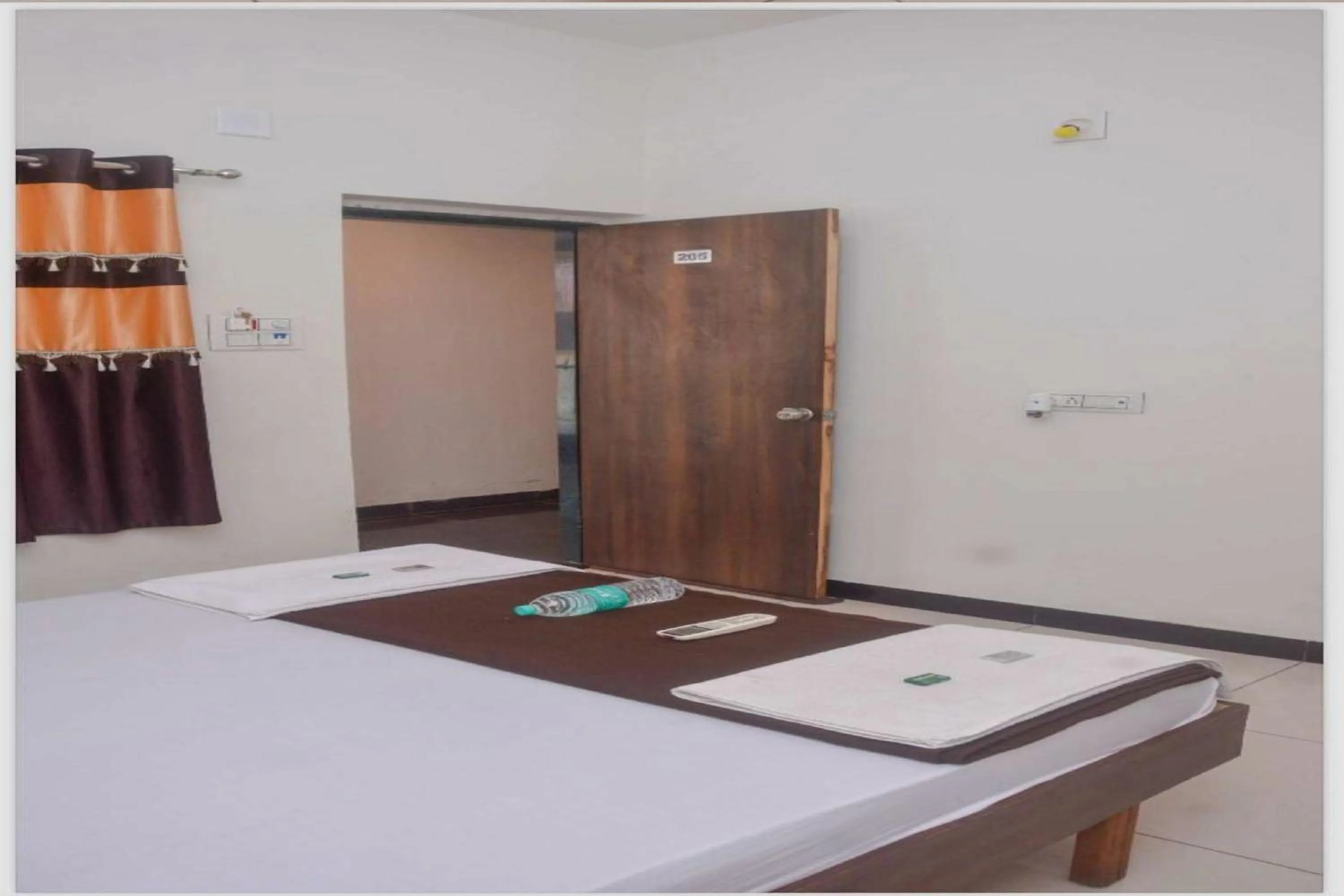 Bed in Hotel Kaanha - Dwarka