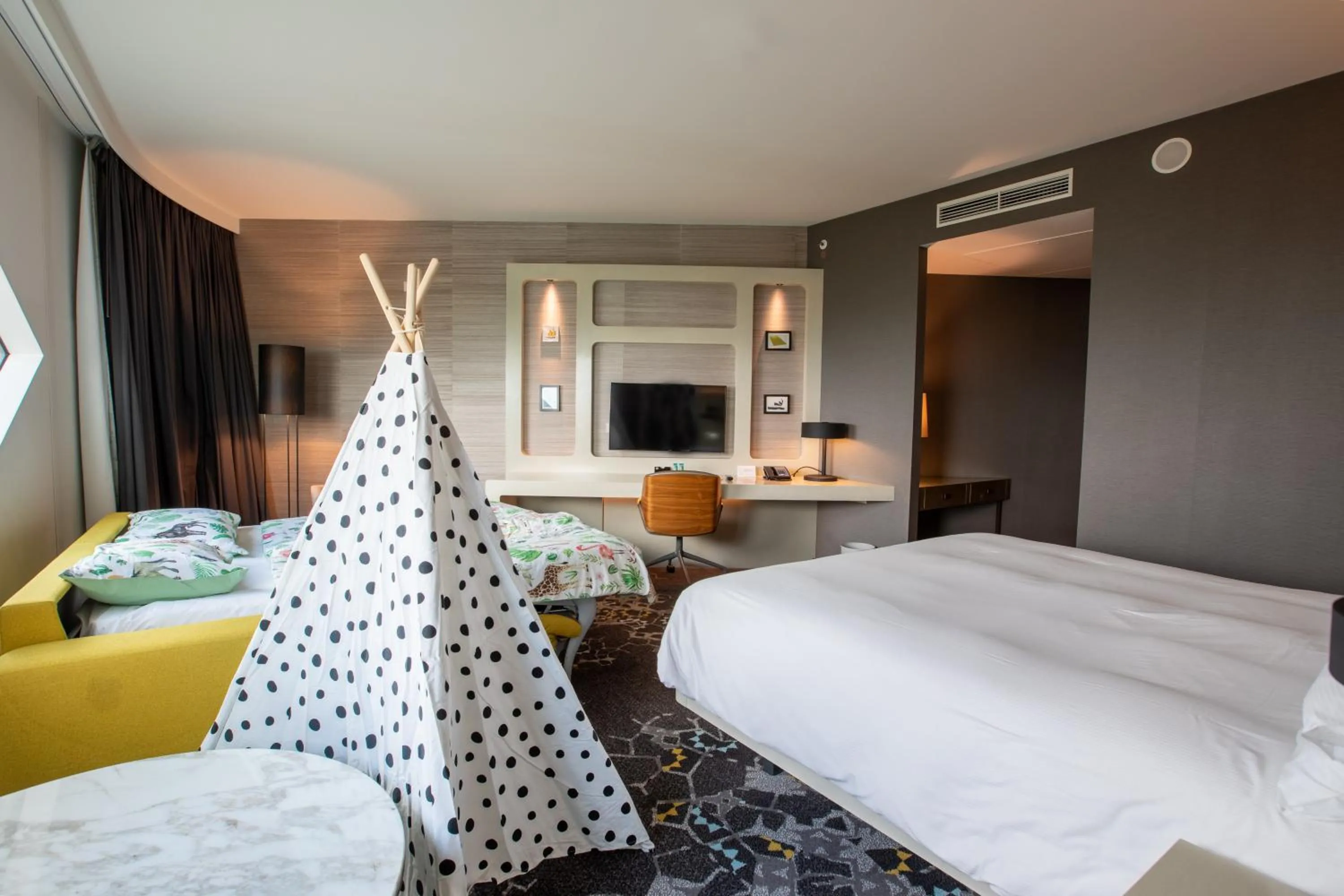 Bed in Hilton Amsterdam Airport Schiphol