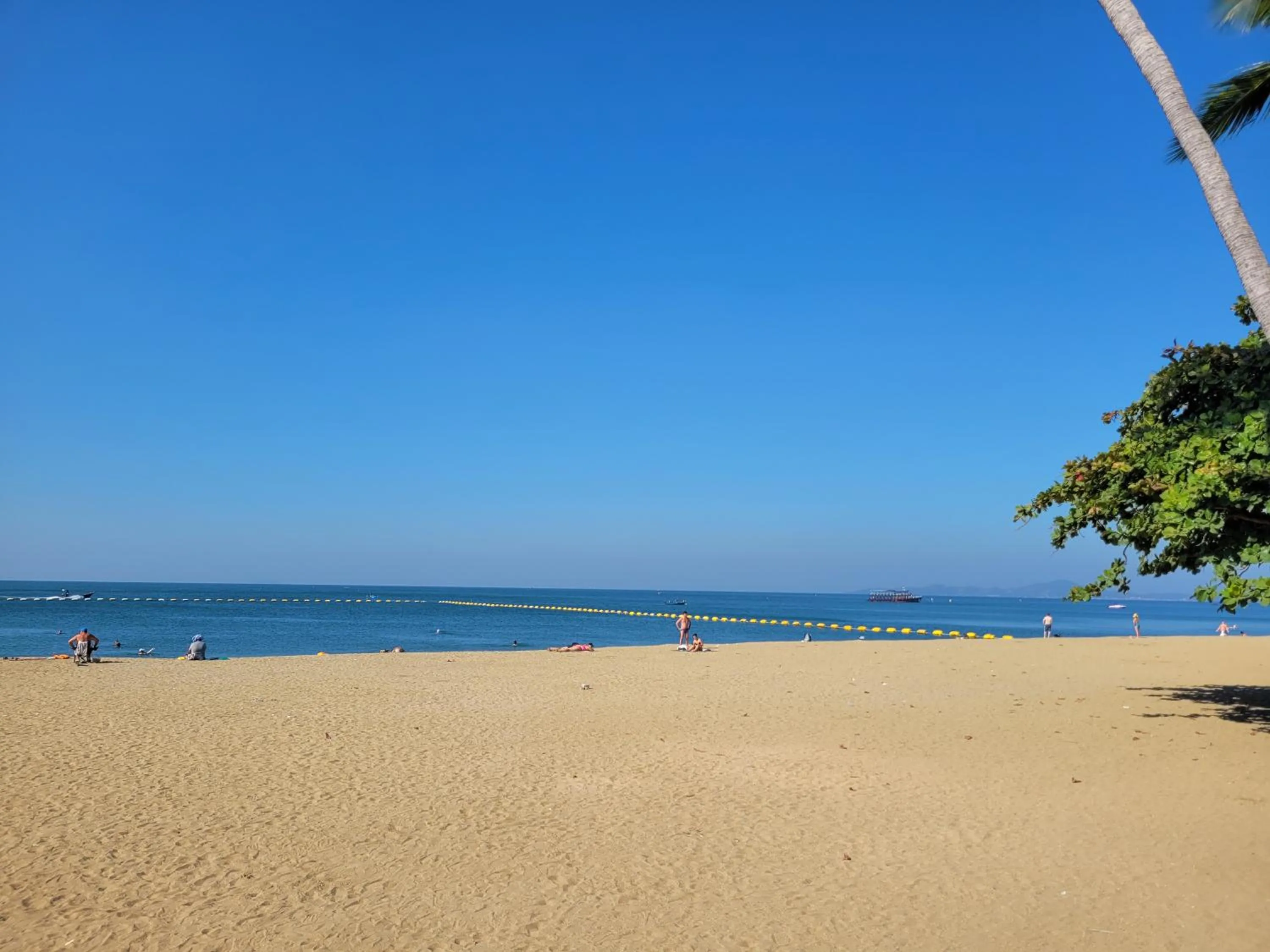 Beach in Sorot Darika Jomtien Beach