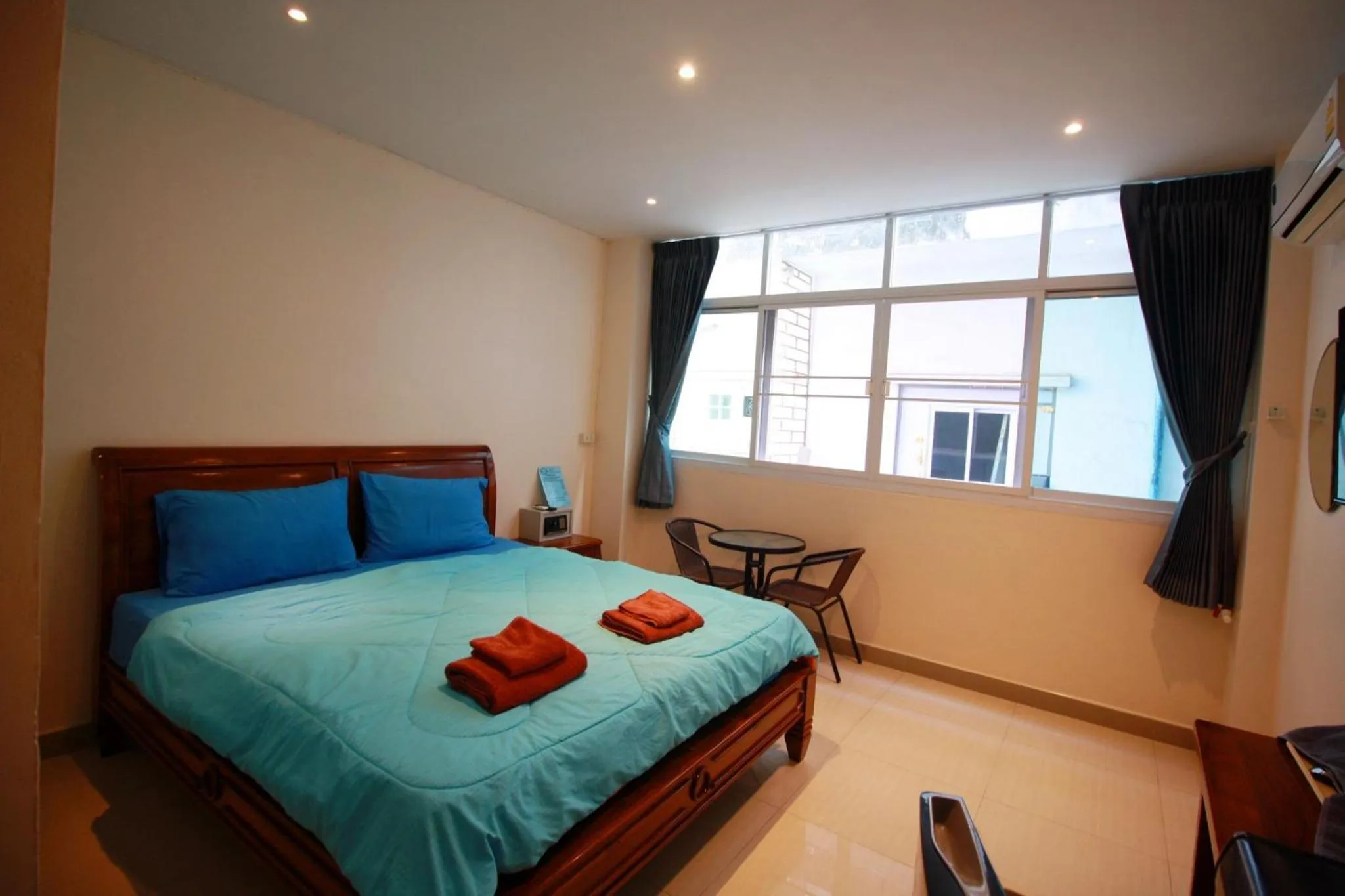 Photo of the whole room, Bed in Sorot Darika Jomtien Beach