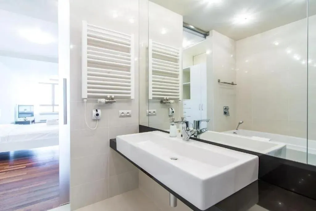 Bathroom in inQse Warsaw Centre