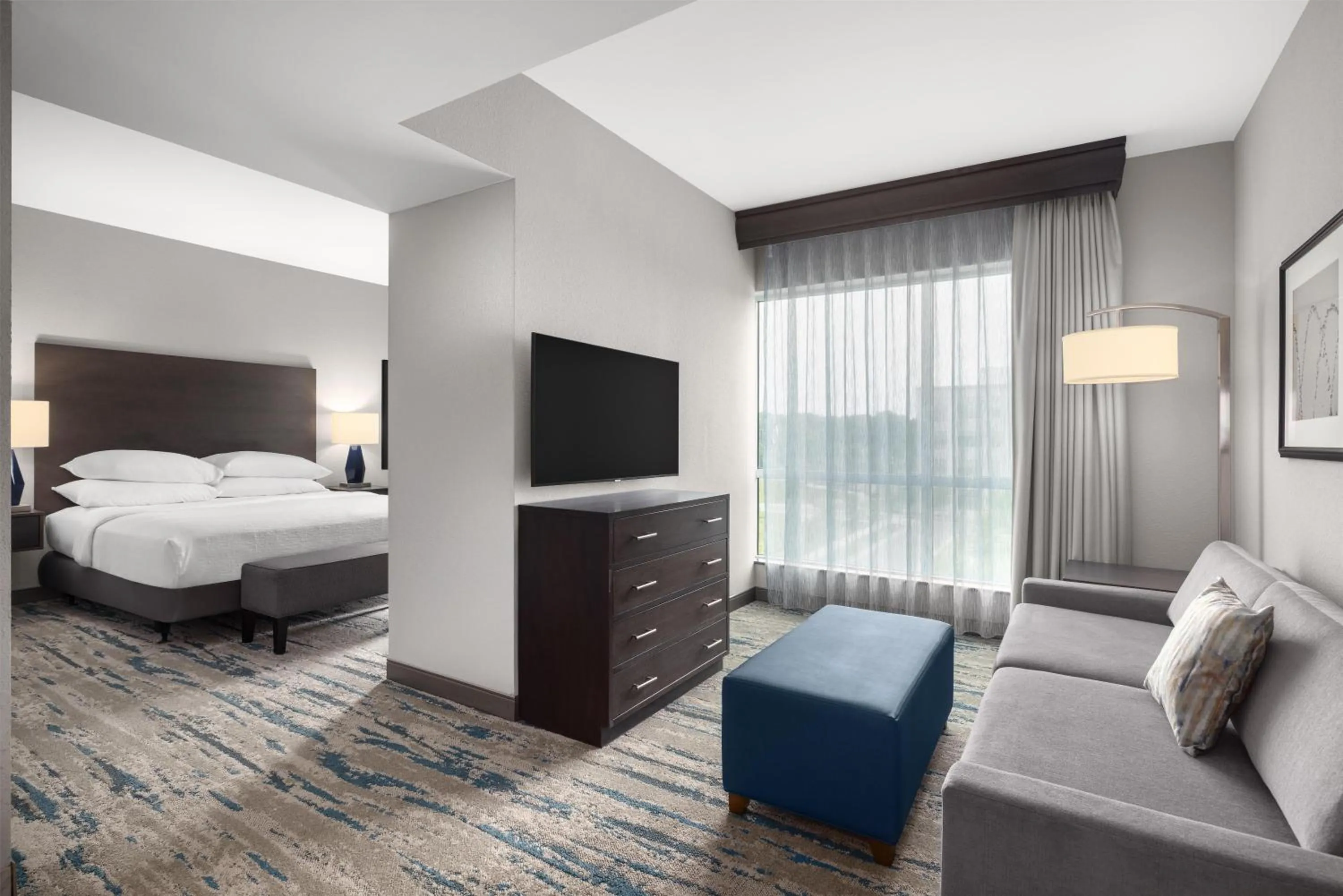 Living room, Bed in Embassy Suites Charlotte/Ayrsley